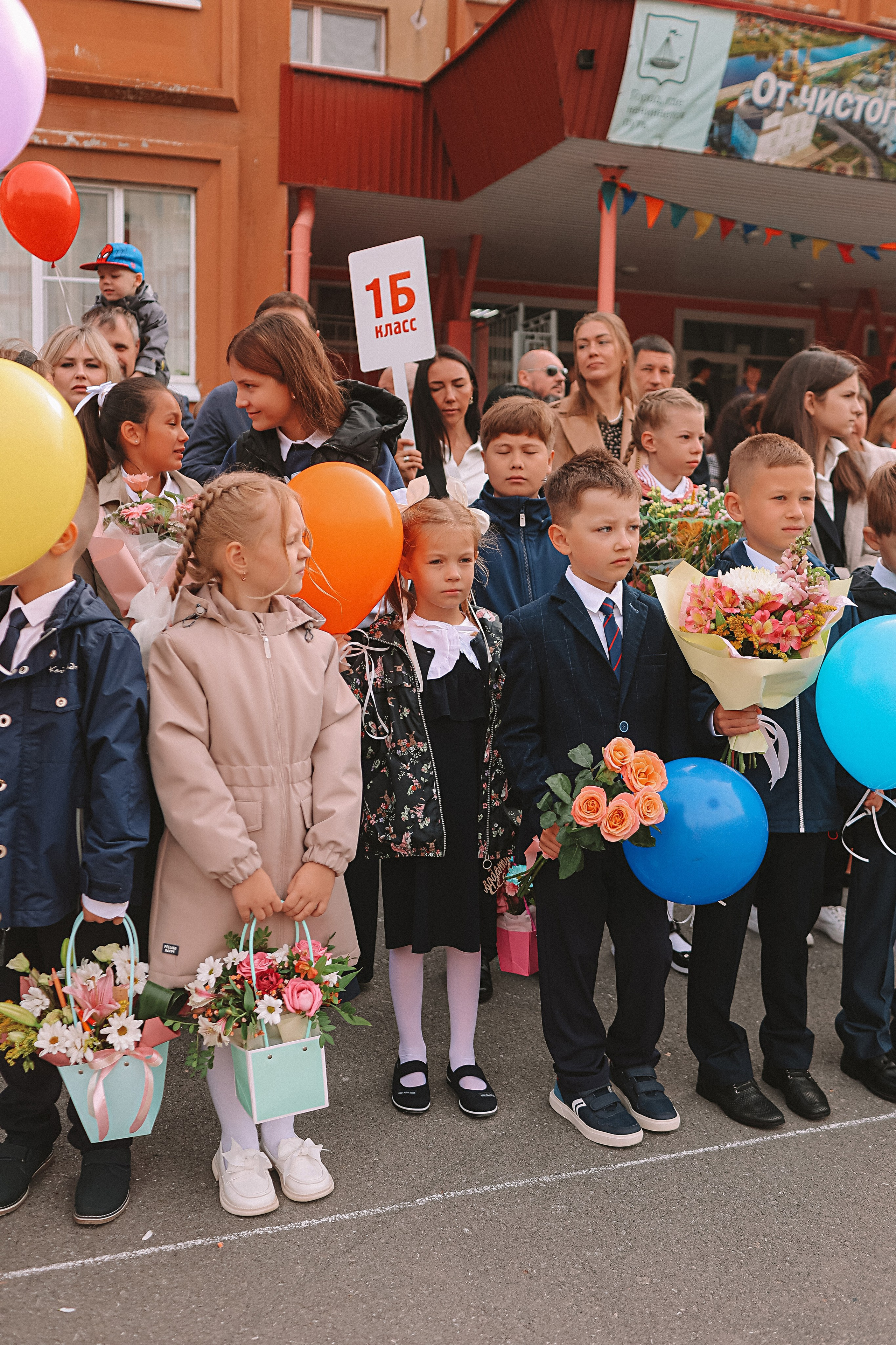1 сентября линейка+кл час+портреты. Семейный фотограф Тюмень, фотограф на роды Салмина Мария