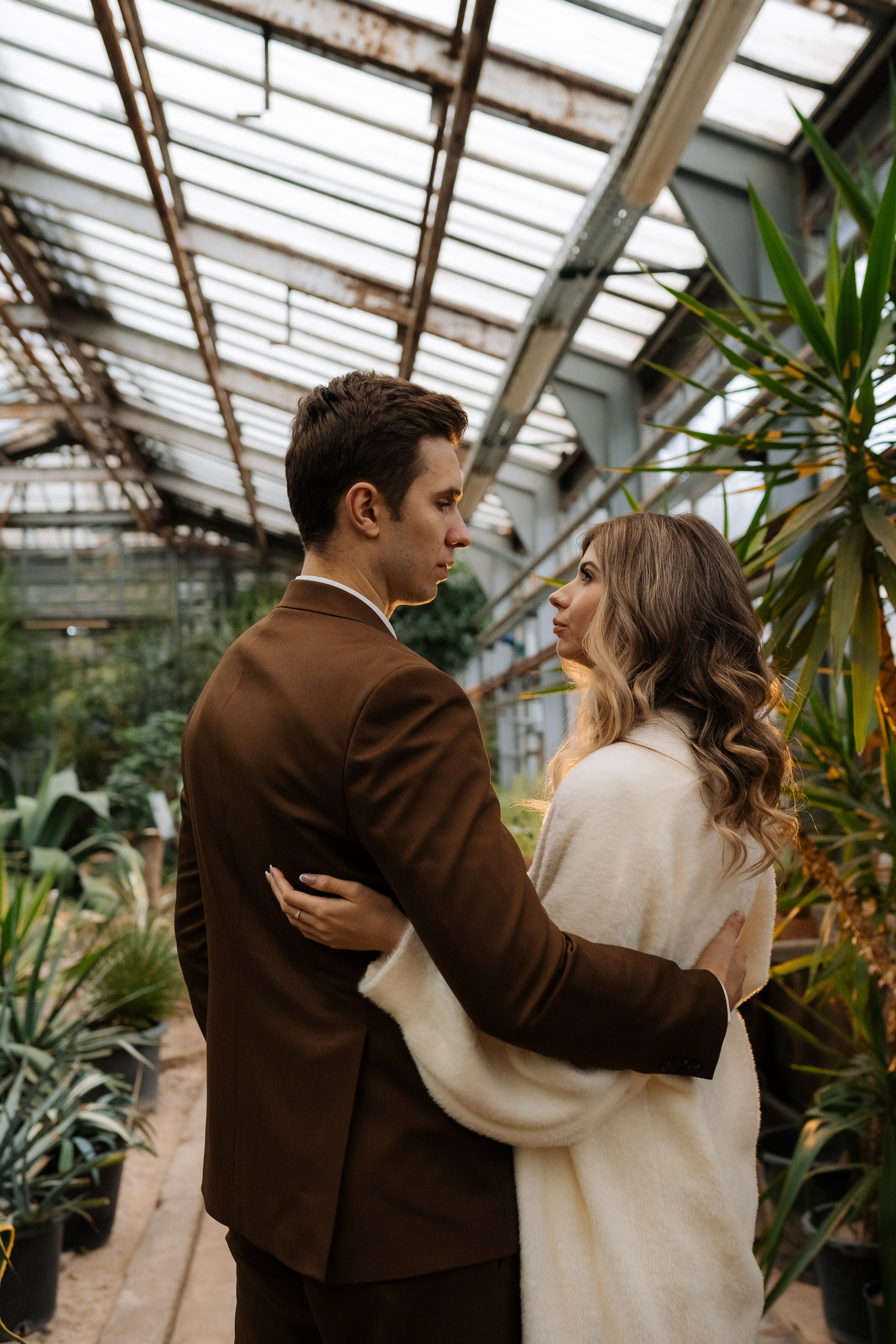 Свадебная фотосессия в оранжерее, Москва. Свадебный фотограф в Москве Анна Полушина