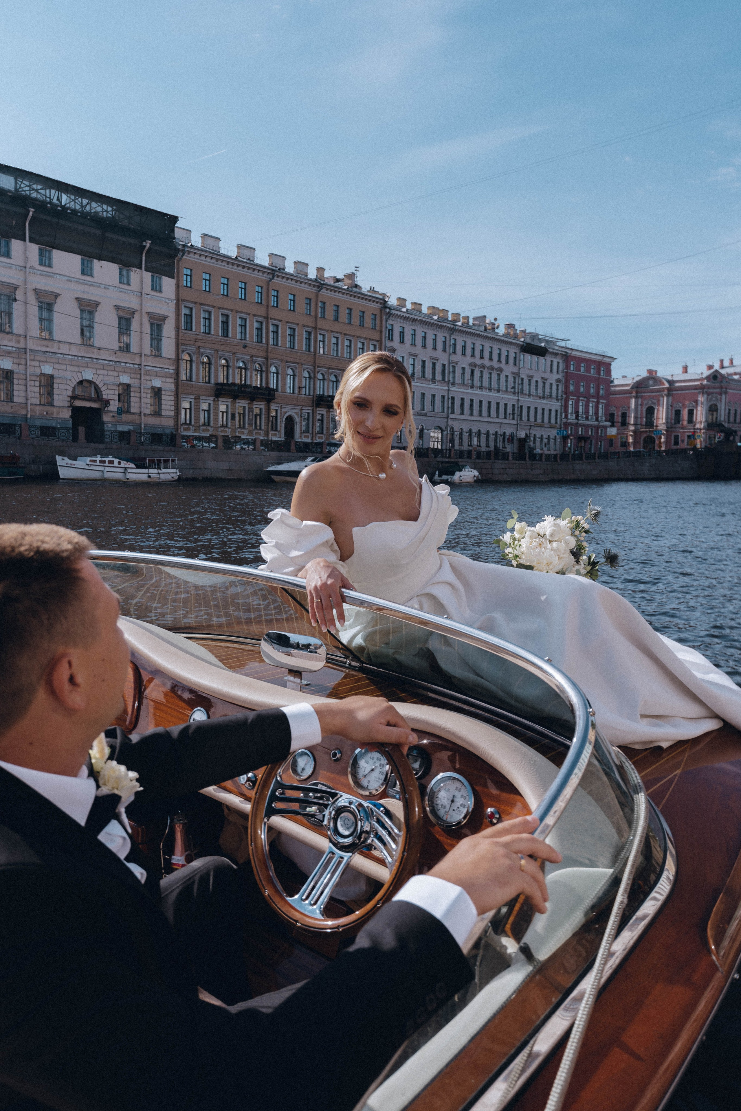 СВАДЕНБНАЯ СЬЕМКА НА КАТЕРЕ ПО КАНАЛАМ САНКТ-ПЕТЕРБУРГА И В АКВАТОРИИ НЕВЫ. Профессиональный фотограф, Санкт-Петербург — Виктория Богомолова