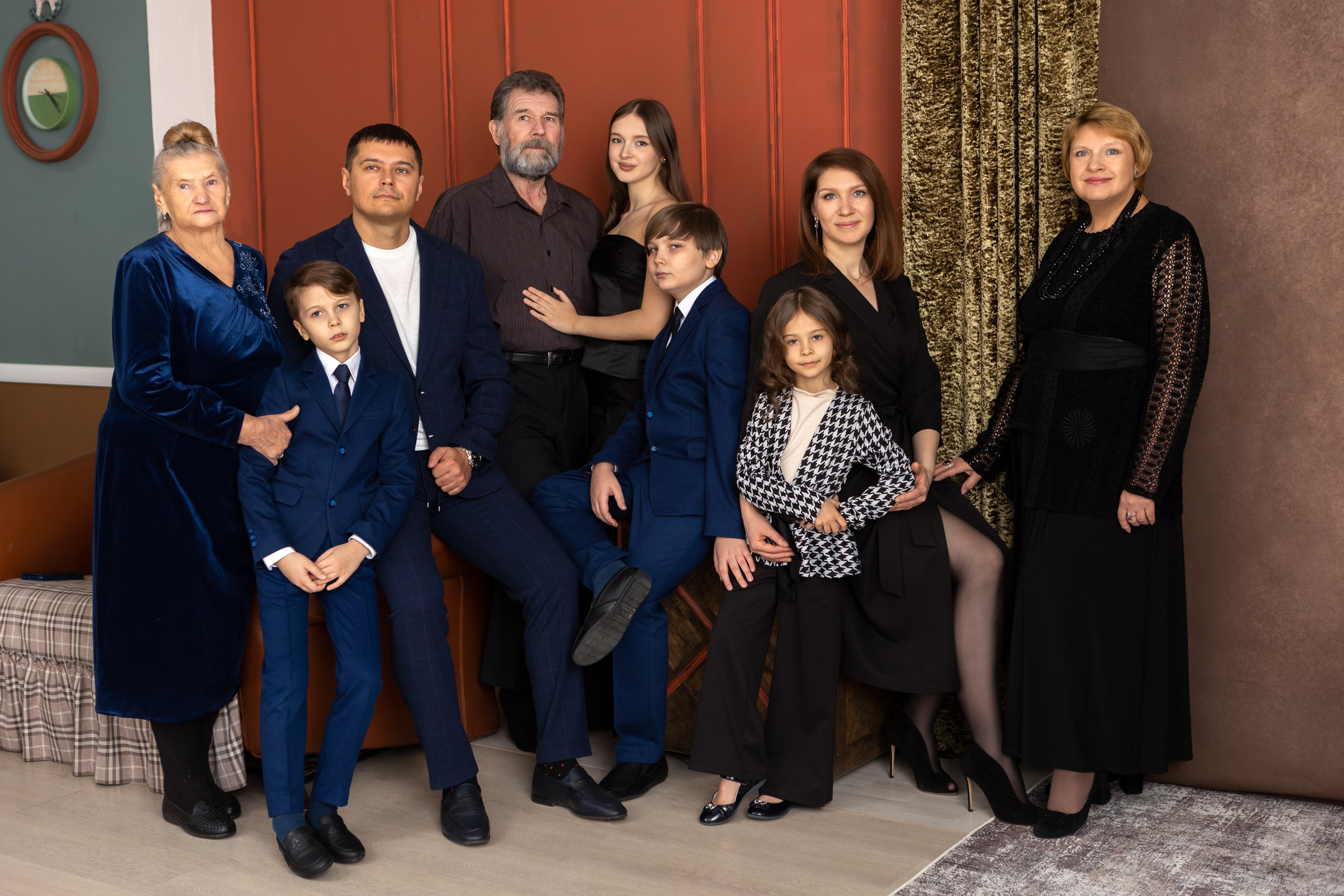 Семейная фотосессия в студии. Фотограф в Оренбурге. Профессиональный фотограф