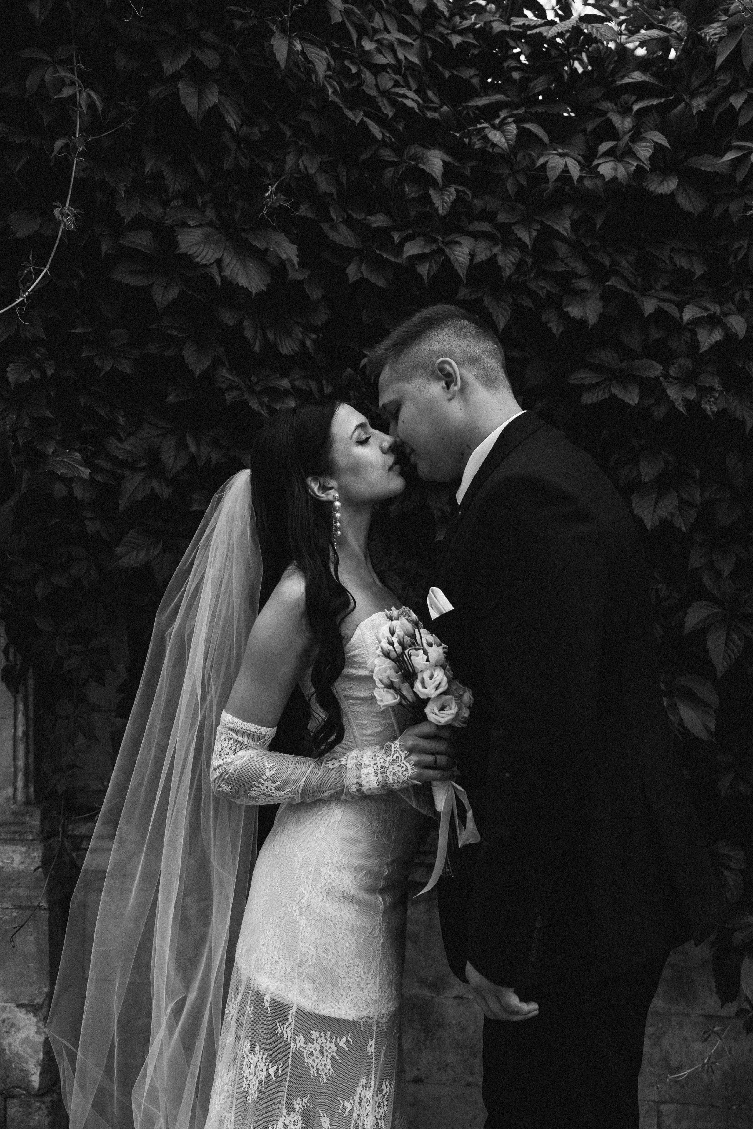 Свадебная фотосессия в Москве у высотки на Котельнической набережной. Свадебный фотограф в Москве Анна Полушина