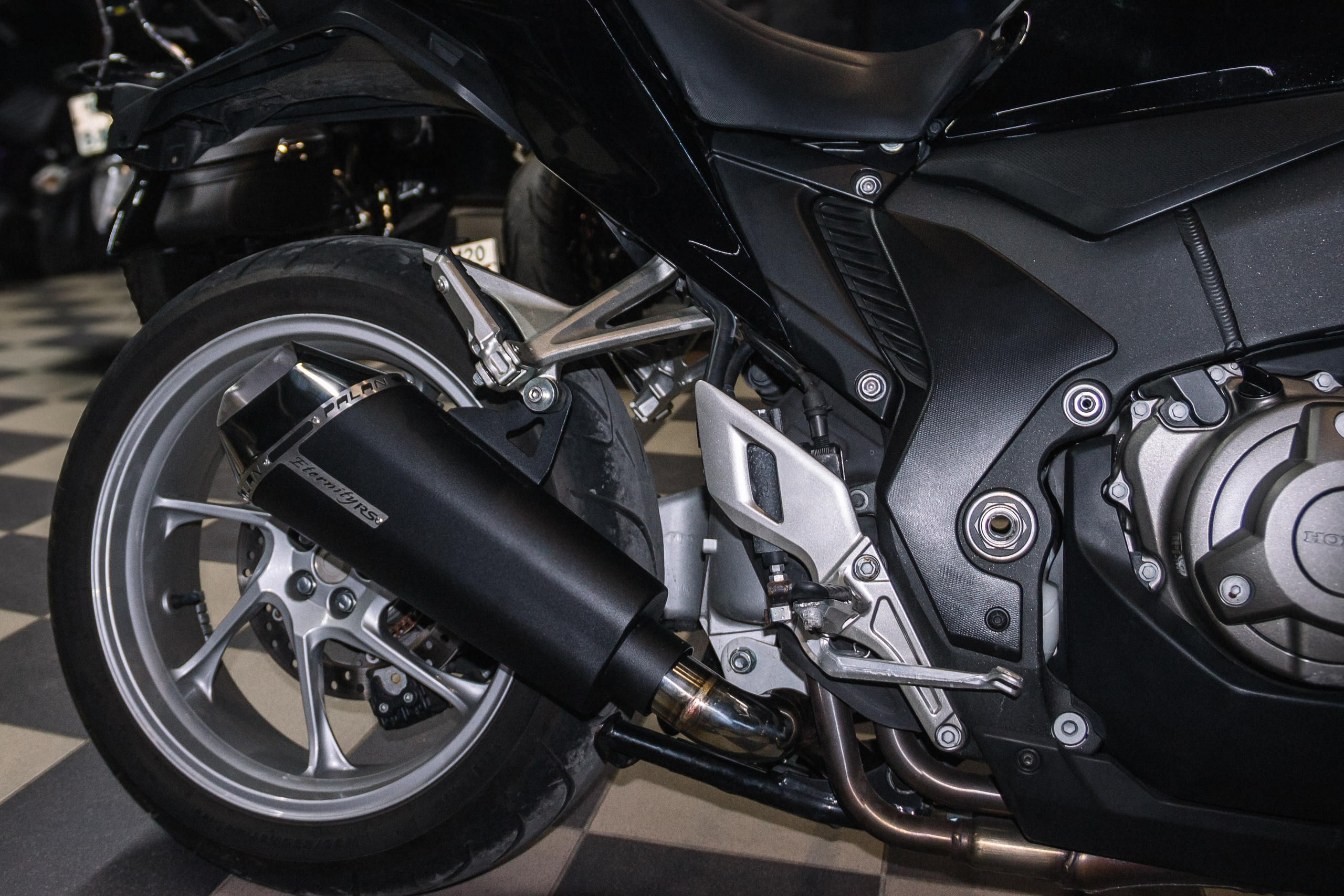 Honda VFR 1200 f muffler custom. ......