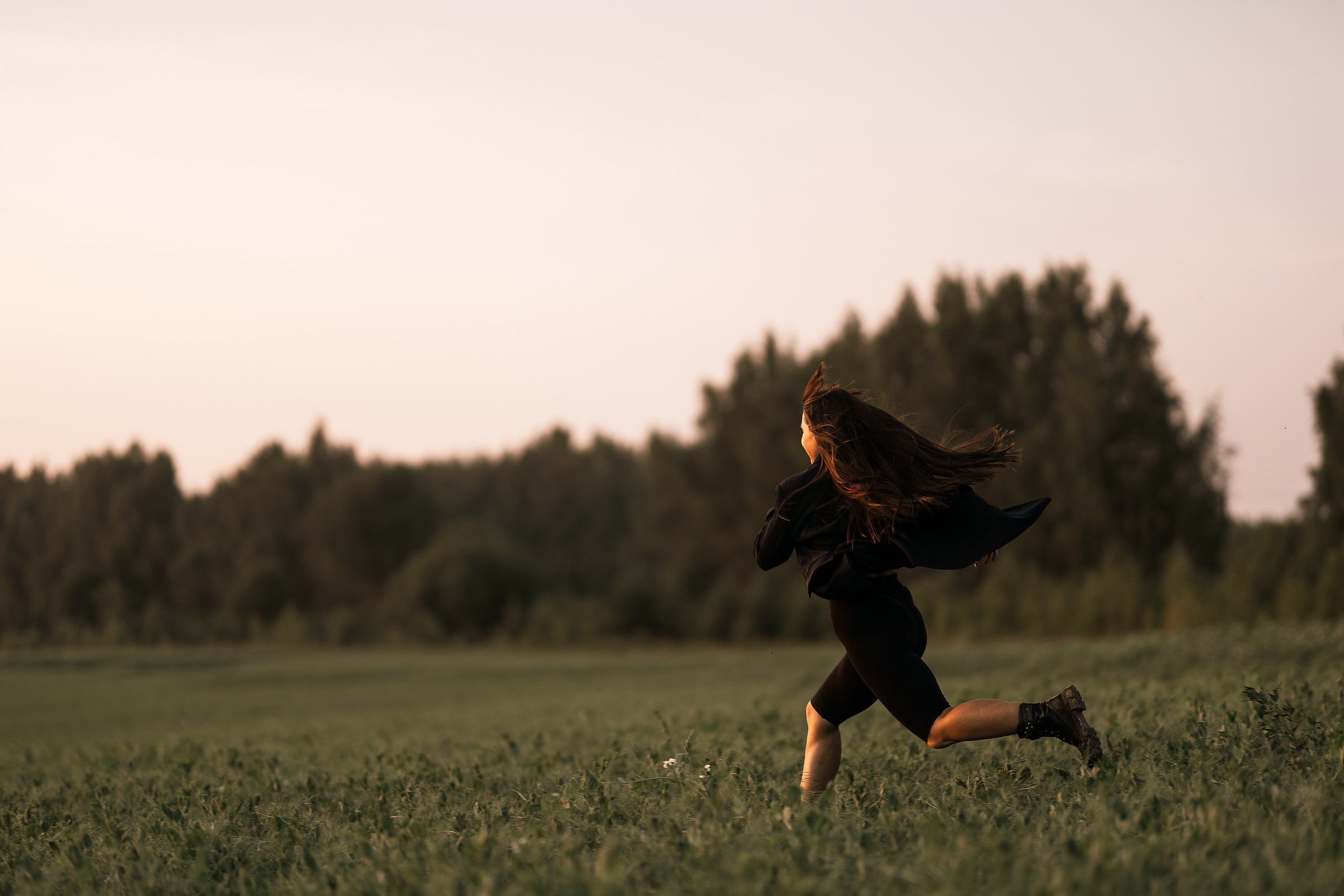 Жаркий июньский вечер. Искренний фотограф