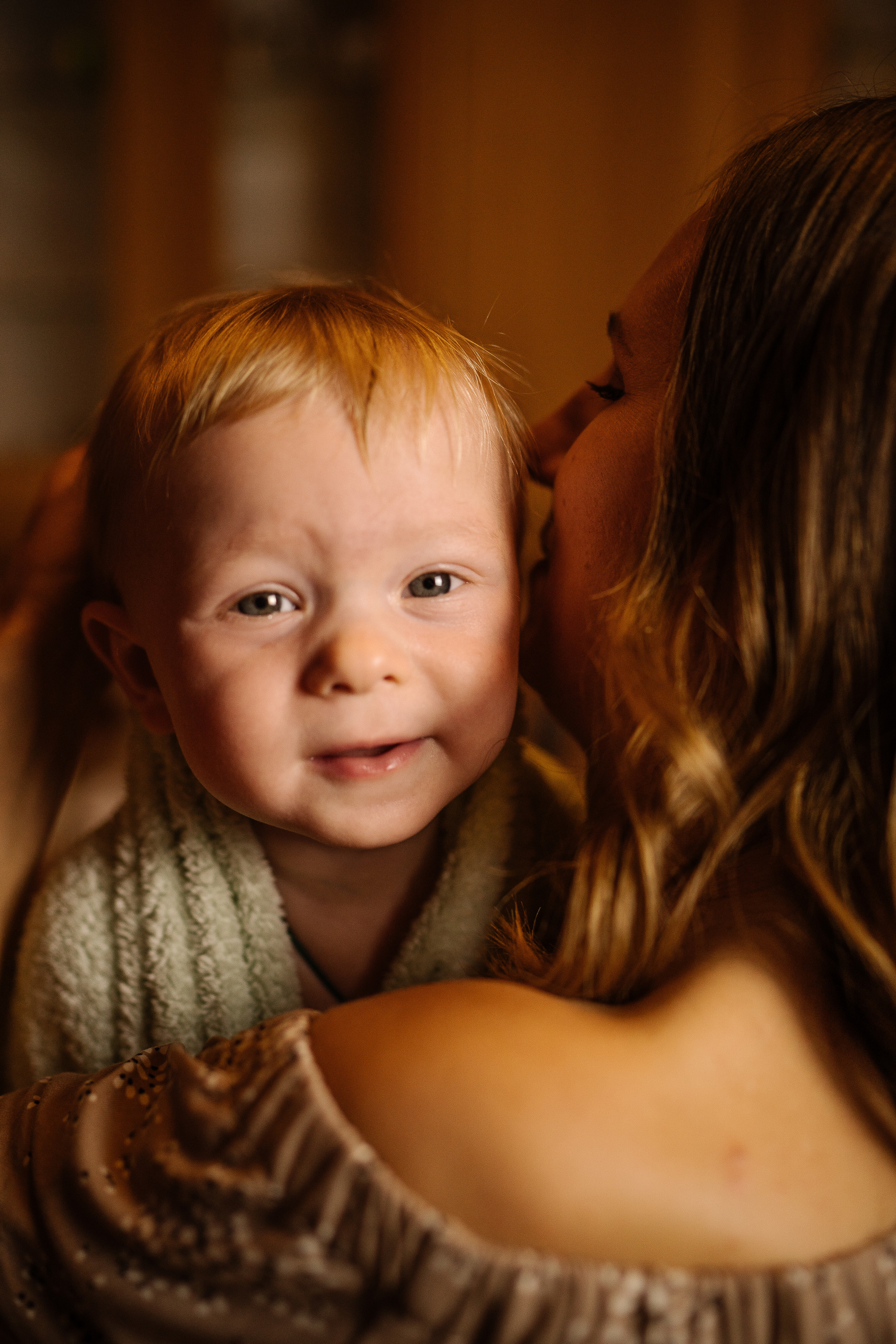 Домашние купания малыша. Искренний фотограф