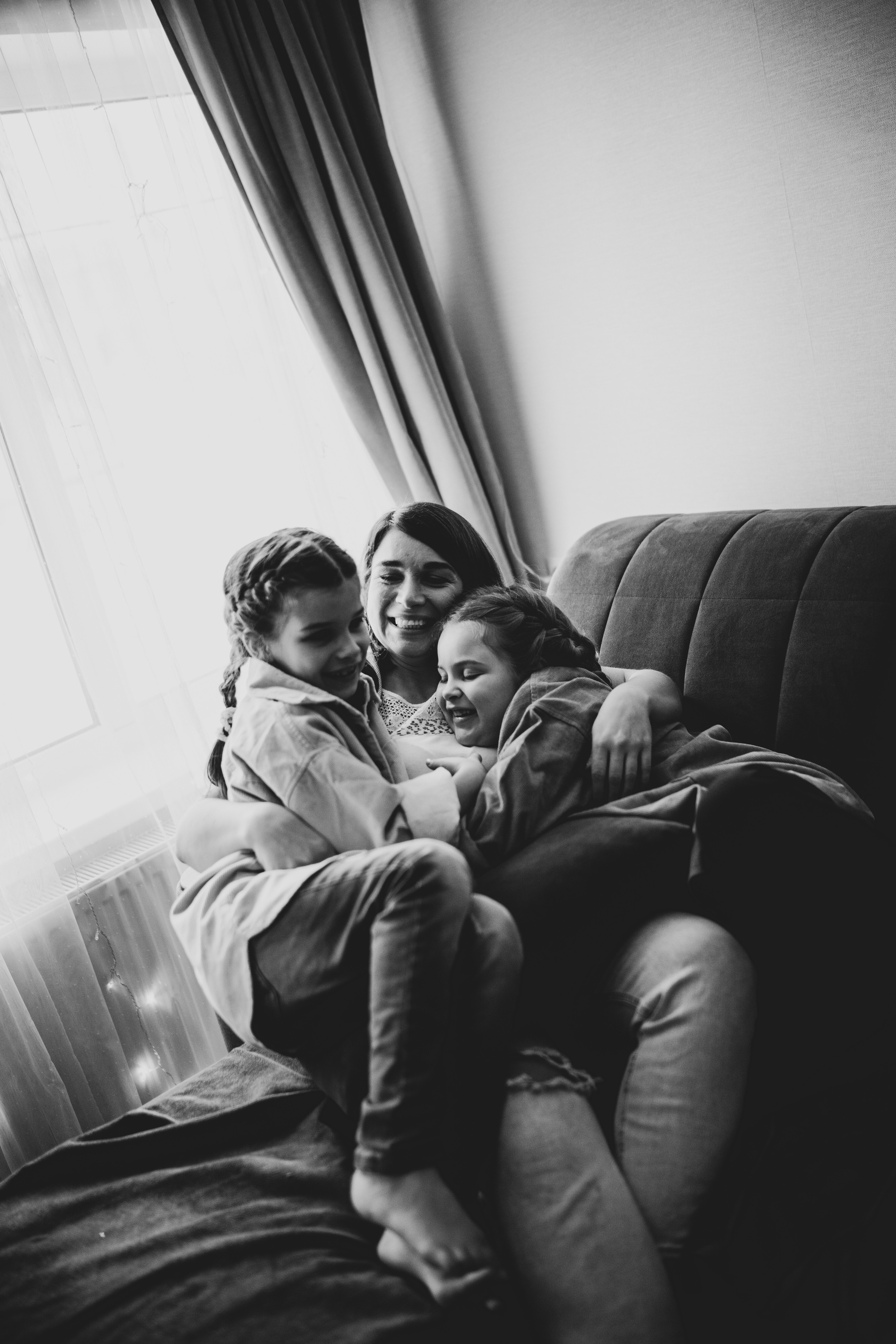 Таня, Вика и Алиса и кот Марс. Искренний фотограф