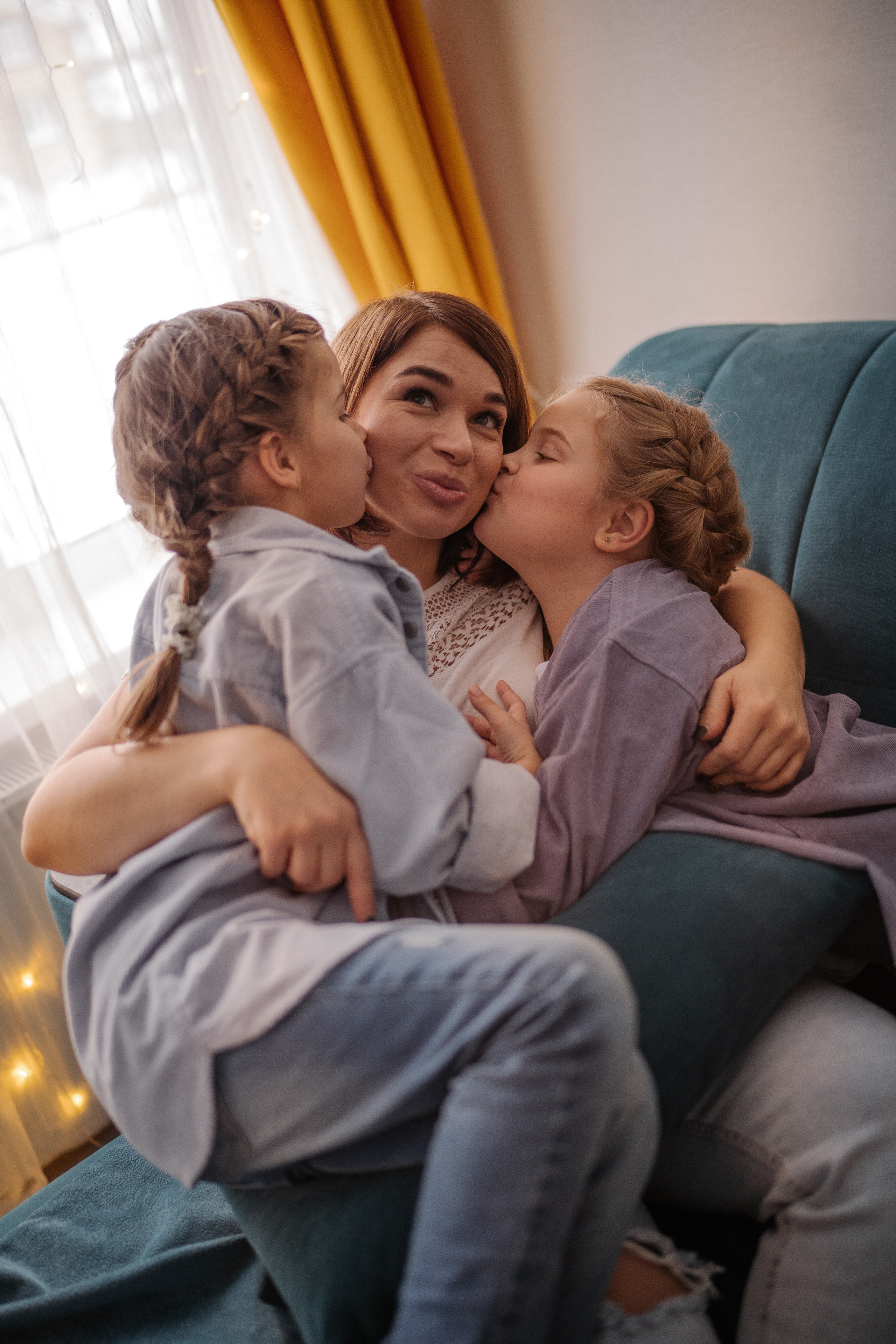 Таня, Вика и Алиса и кот Марс. Искренний фотограф