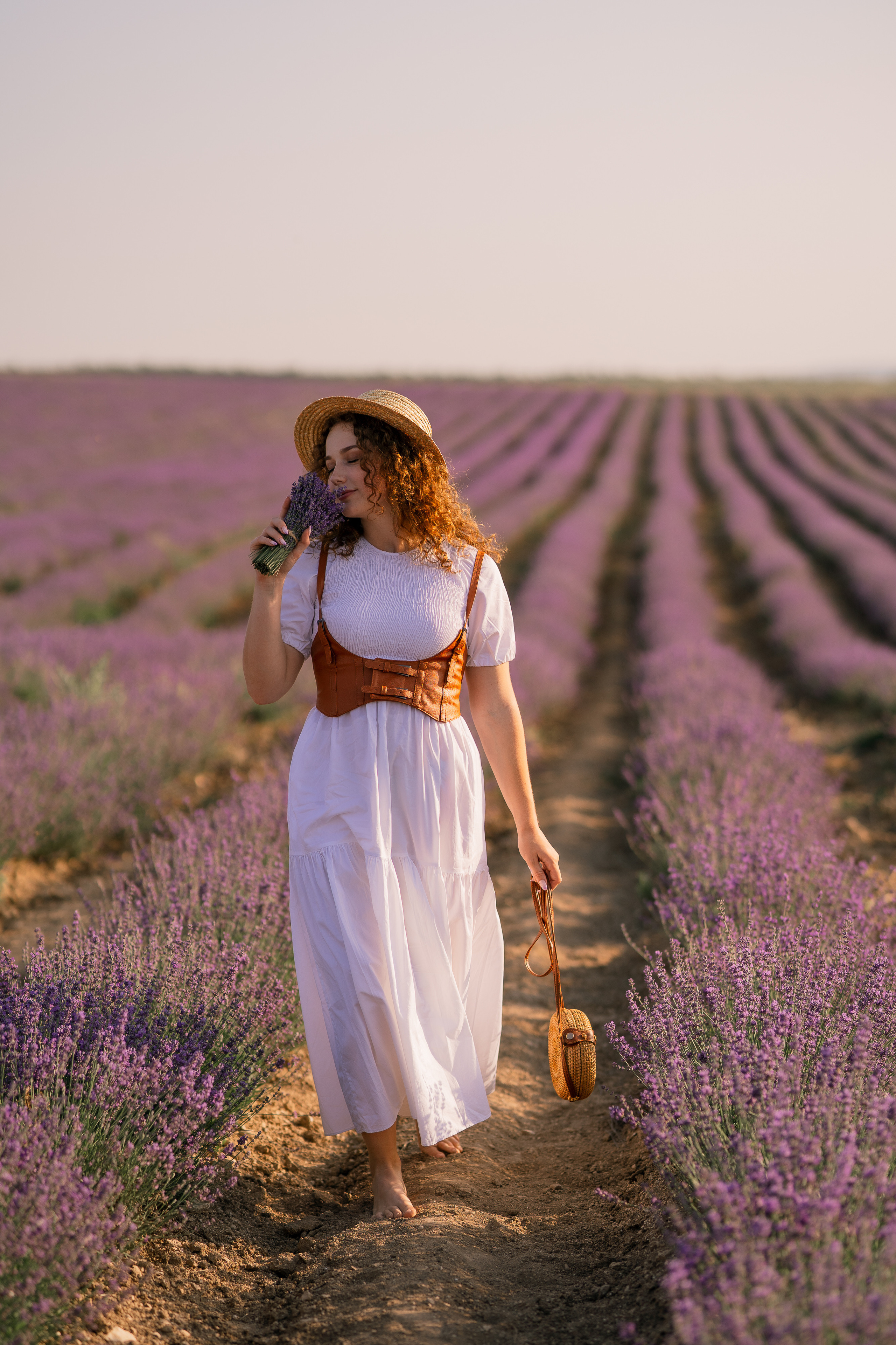 Девушка в лаванде пос. Тургеневка Крым (модель Ксения Лен). Искренний фотограф