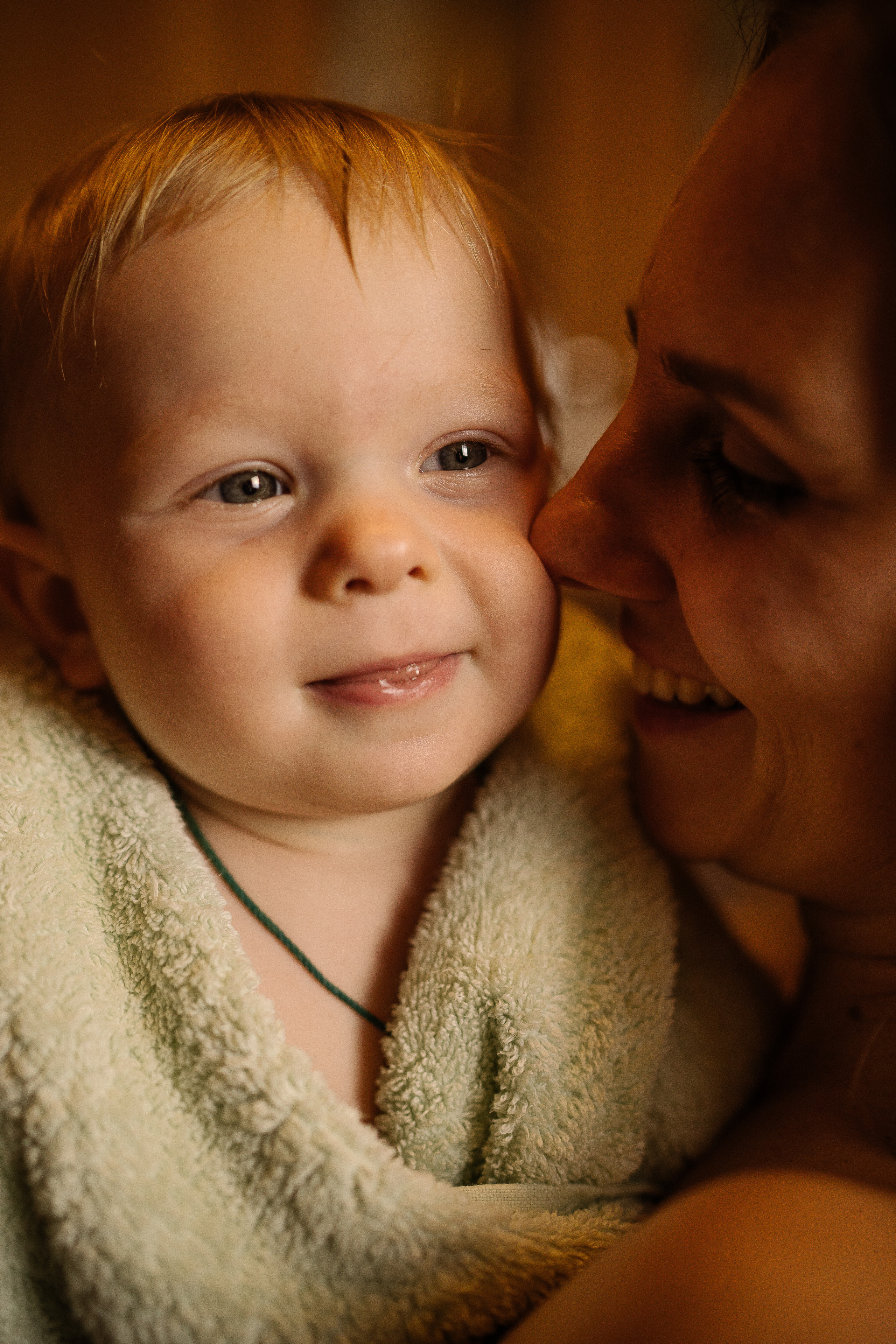 Домашние купания малыша. Искренний фотограф