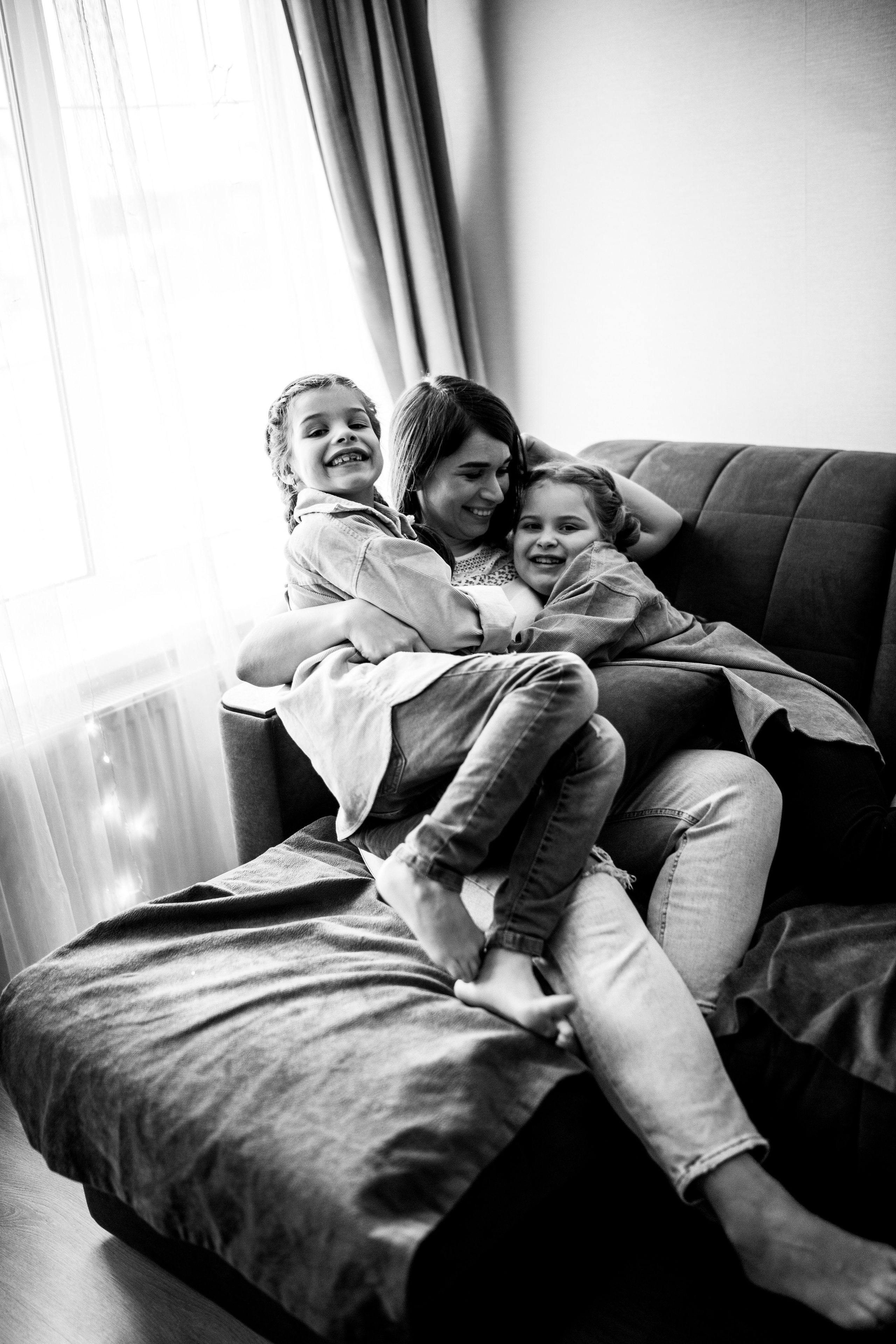 Таня, Вика и Алиса и кот Марс. Искренний фотограф