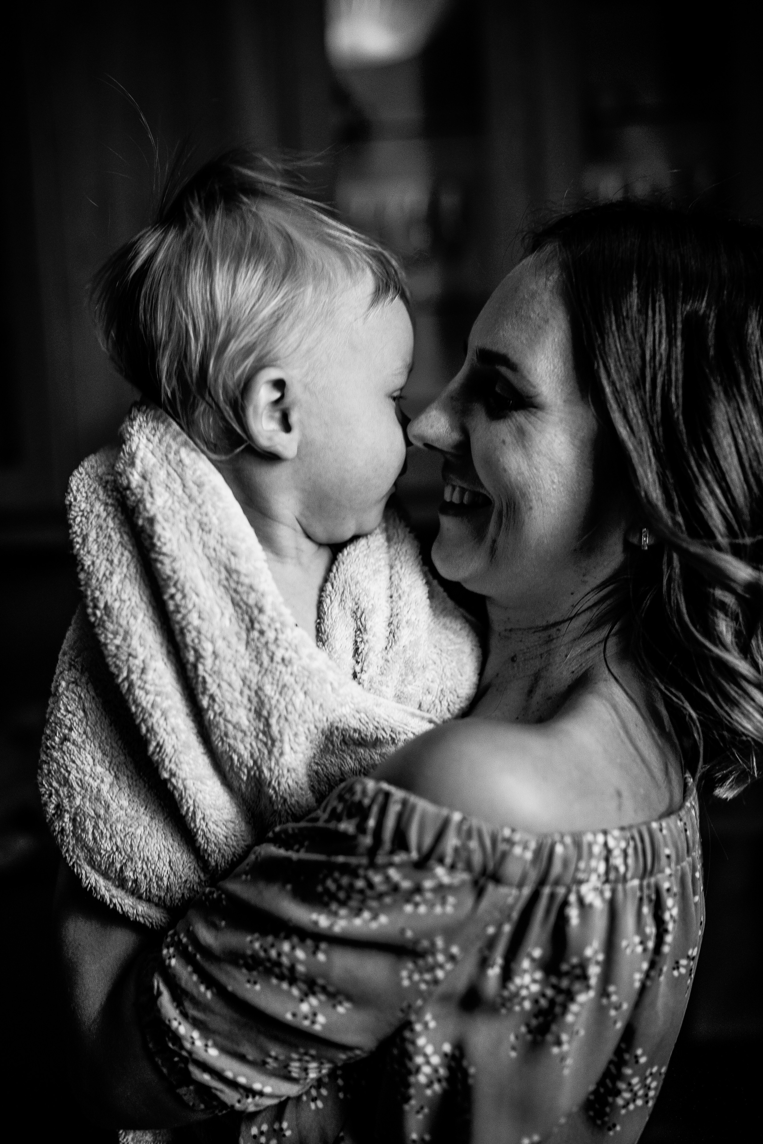 Домашние купания малыша. Искренний фотограф