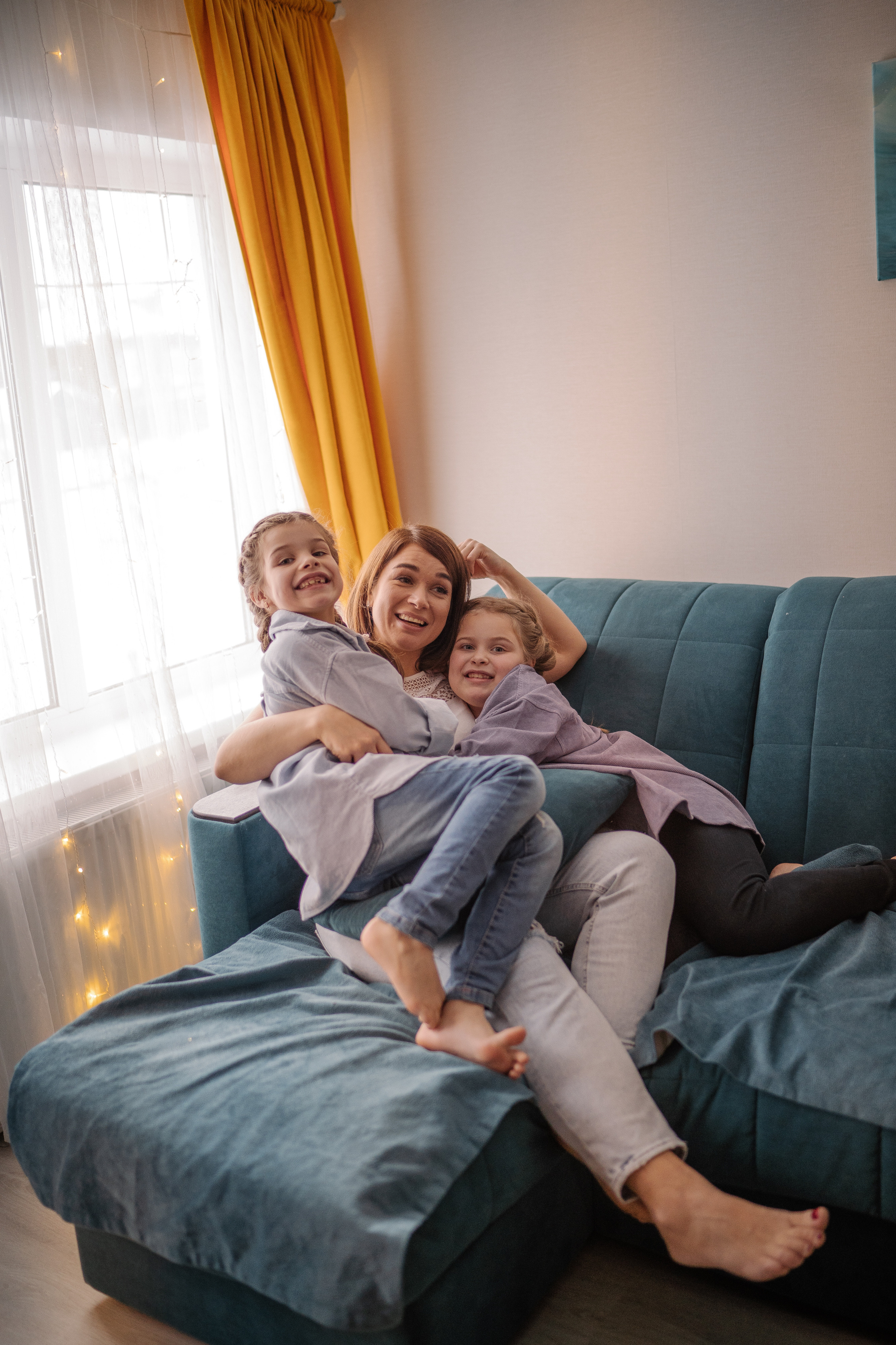 Таня, Вика и Алиса и кот Марс. Искренний фотограф