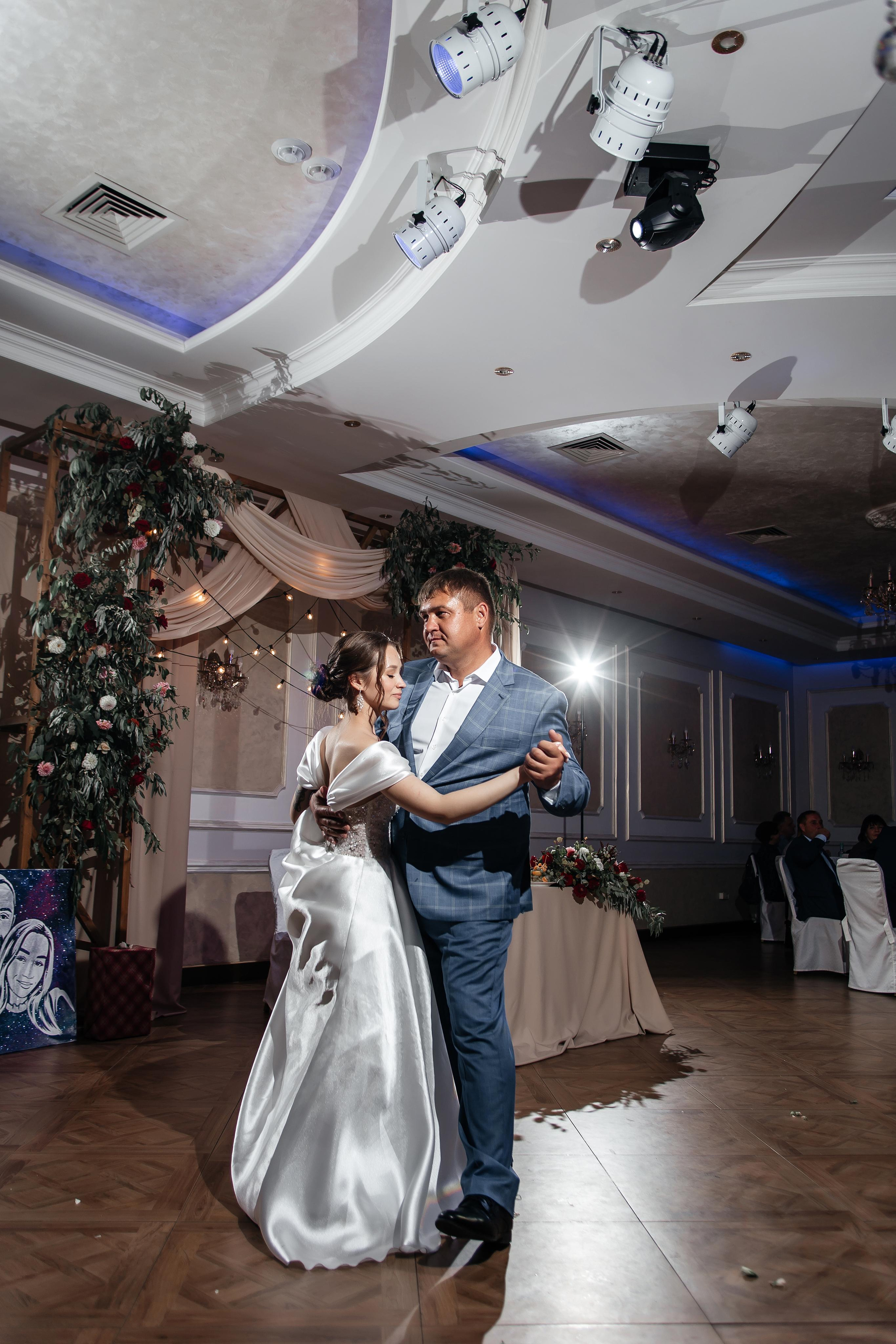 Кристина & Николай | 17.09.22. Свадебный и семейный фотограф в Омске Евгения Хакимова