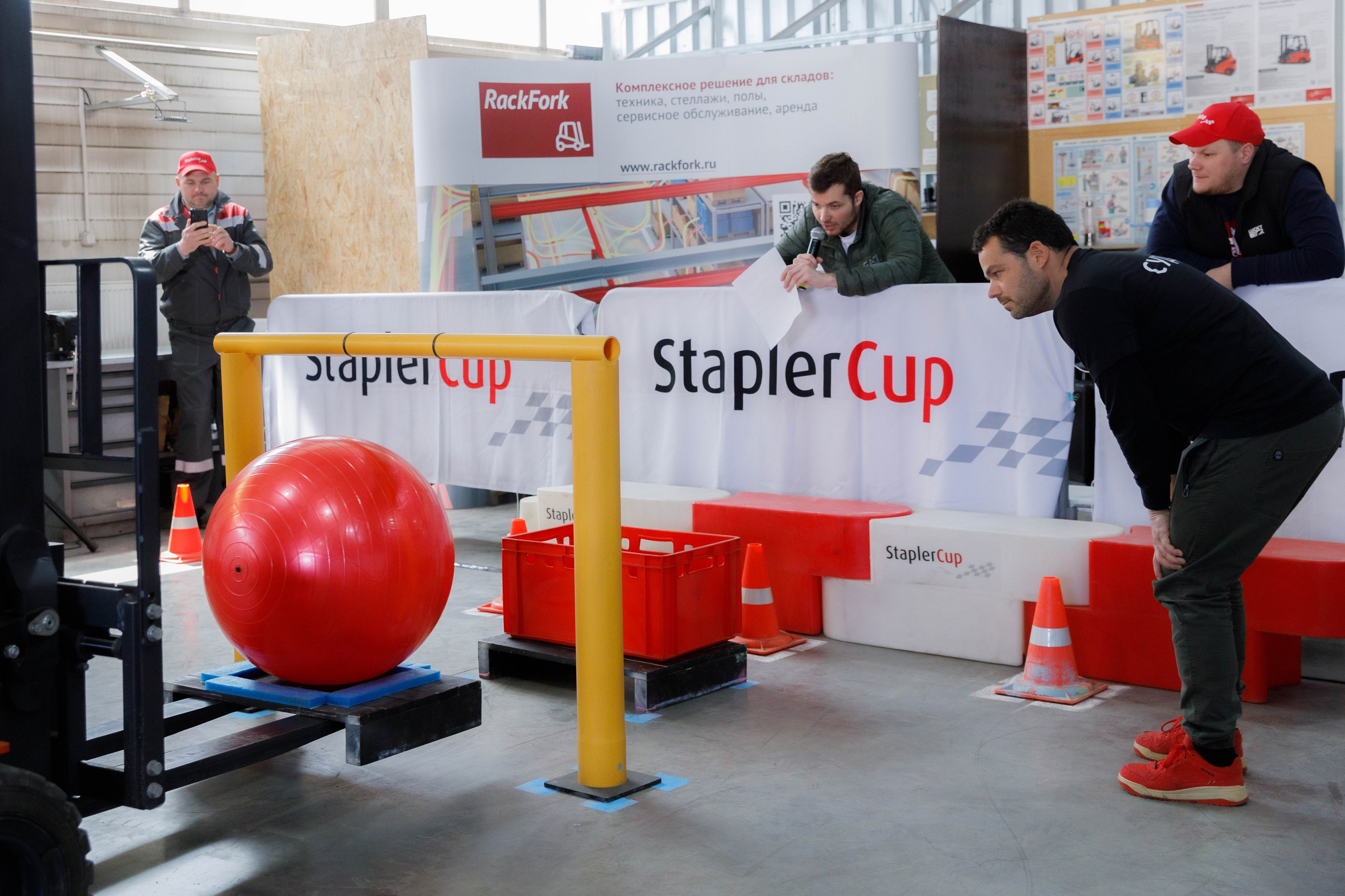 Конкурс водителей погрузчиков RackFork 2024 г. Репортажный фотограф в Новосибирске Алена Помазунова