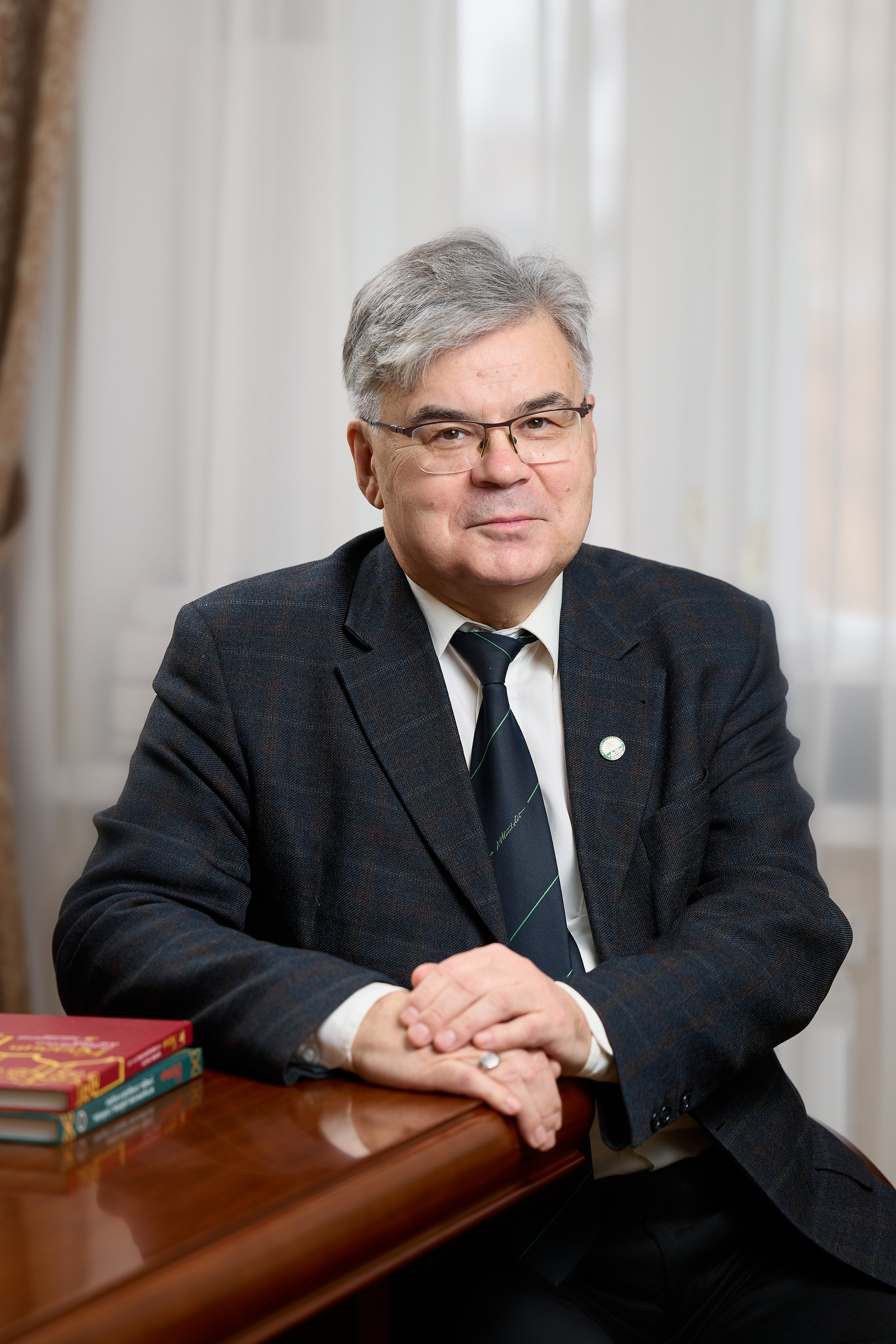 Портреты первых лиц. Главная