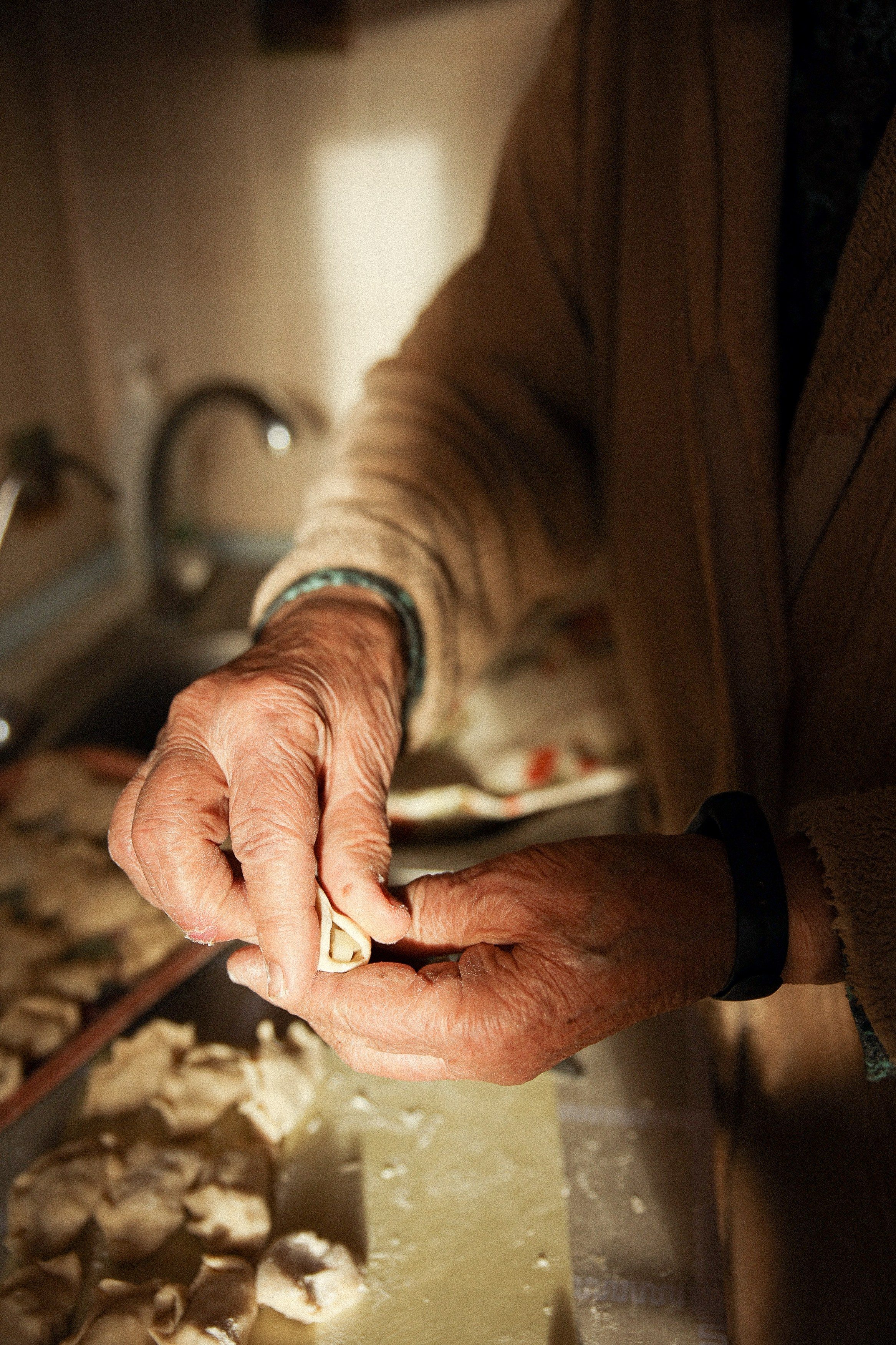 Семейная фотосессия домашняя фотосессия бабушка в гостях у бабушки. Фотограф Владимир Москва