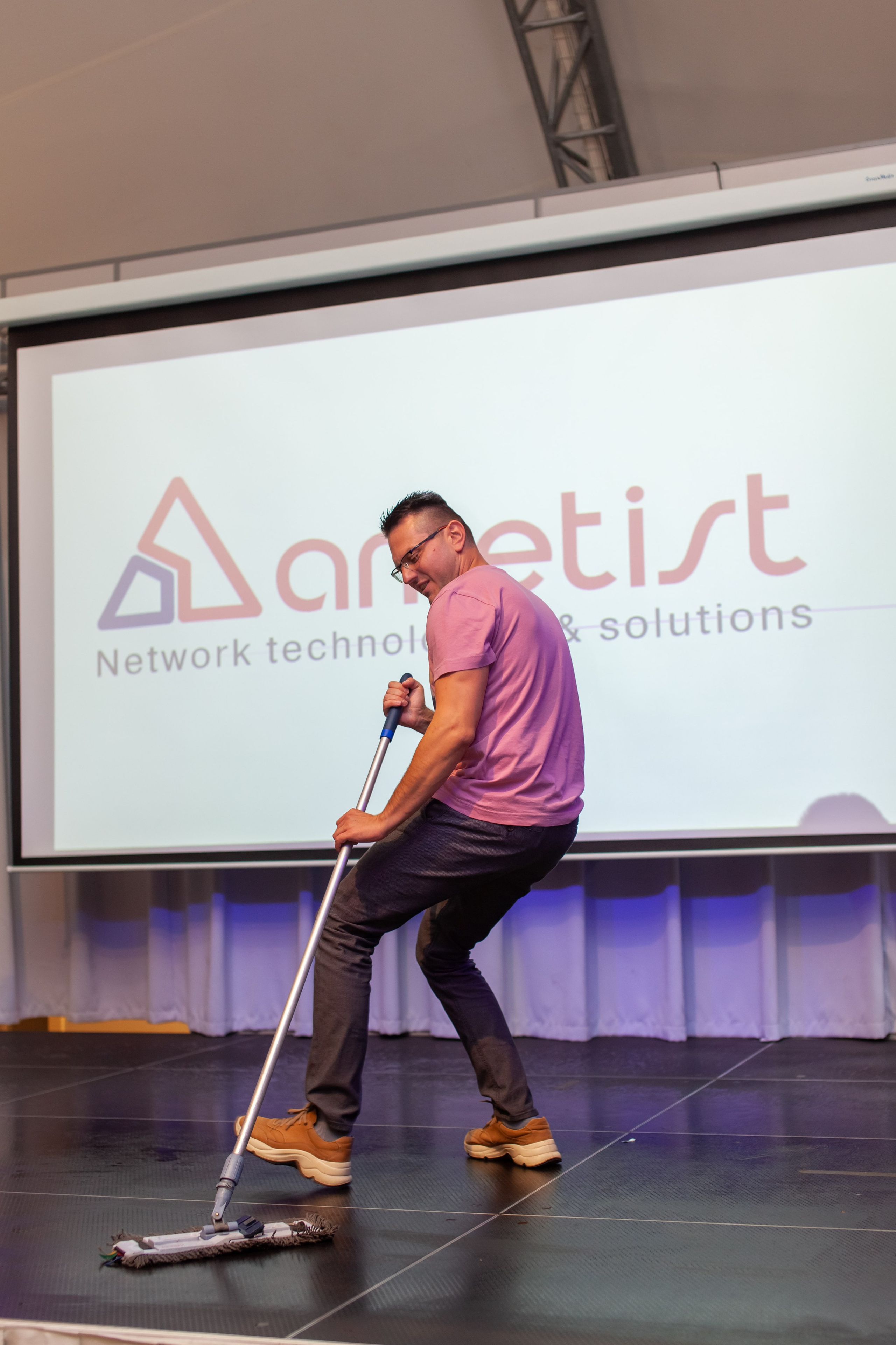 Аметист — тимбилдинг. Двойняшки-фотографы Анна и Анастасия в Санкт-Петербурге