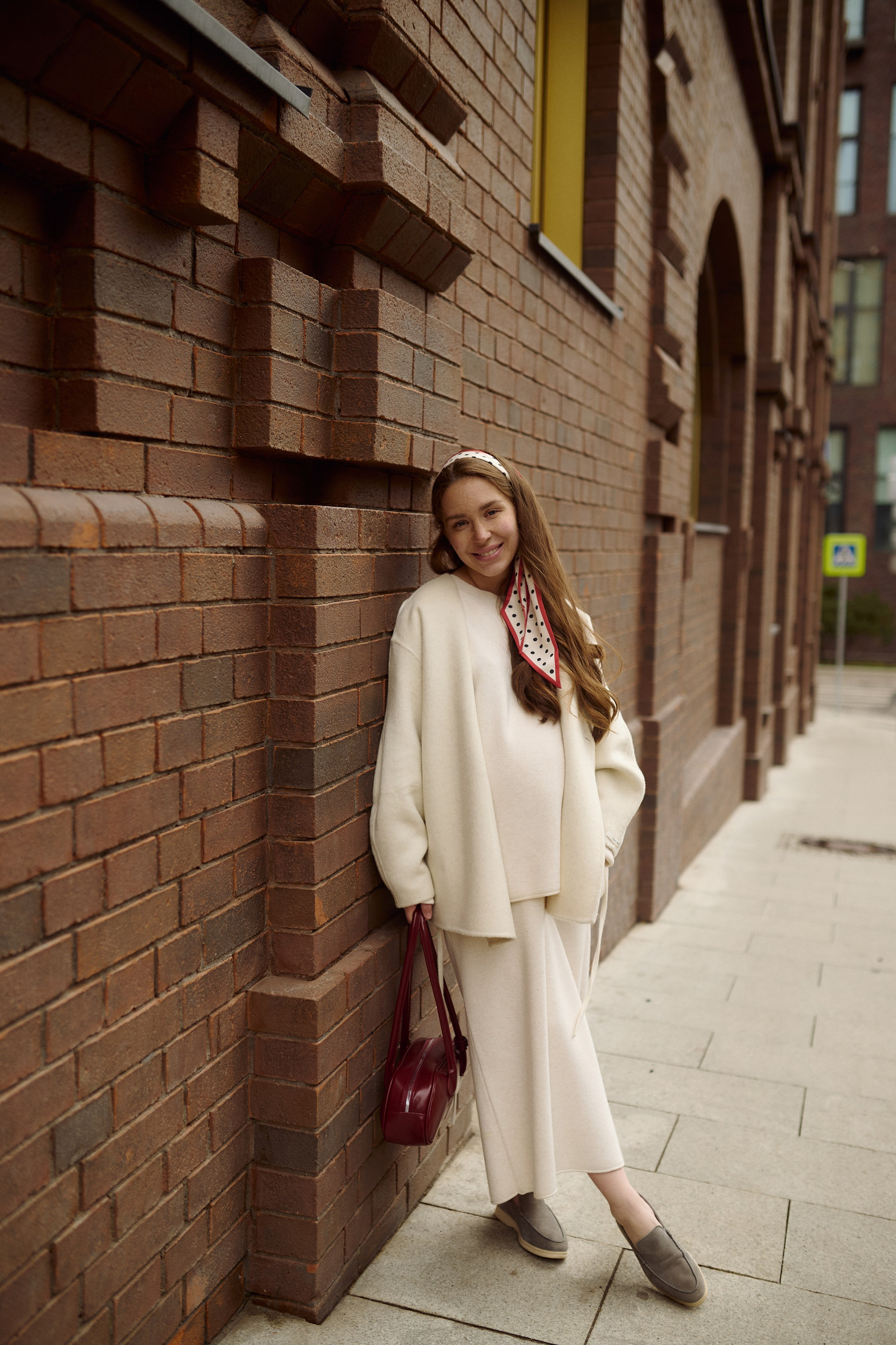 Оля на прогулке по городу. Семейный и свадебный lifestyle-фотограф в Москве Мария Петрова