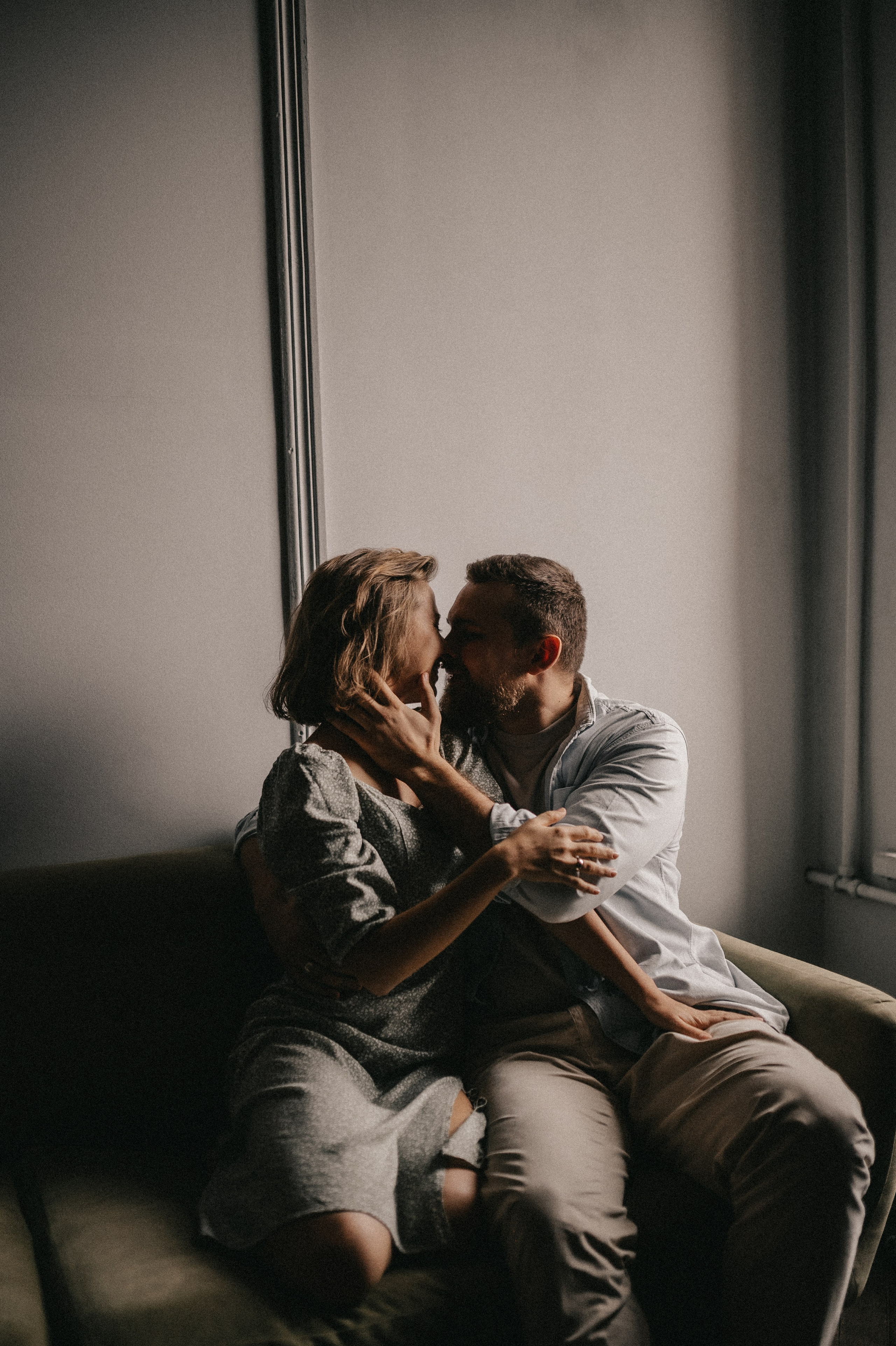 Лавстори в питерской студии. Семейный и свадебный lifestyle-фотограф в Москве Мария Петрова