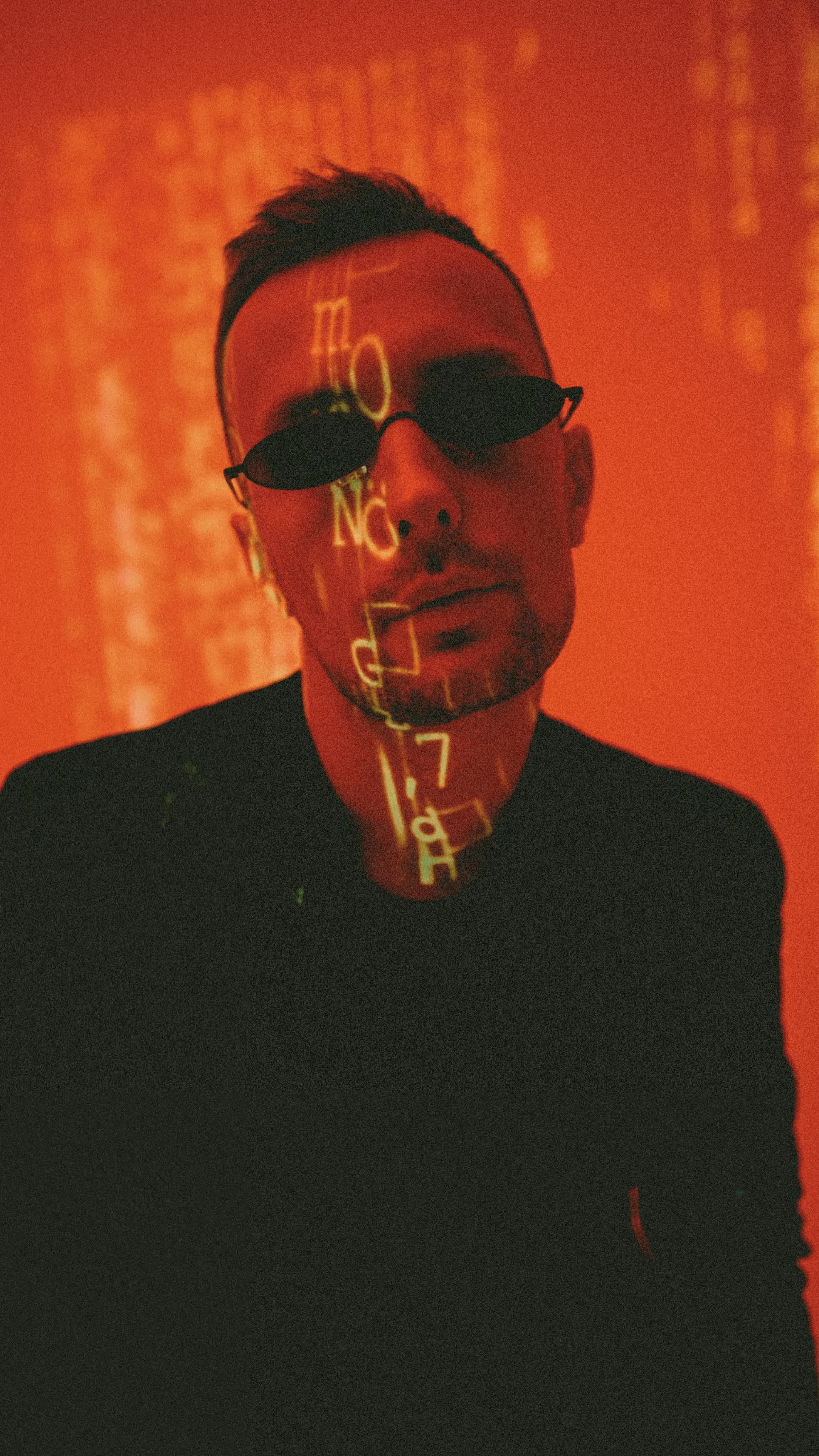 Ведущий Никита Шляндин