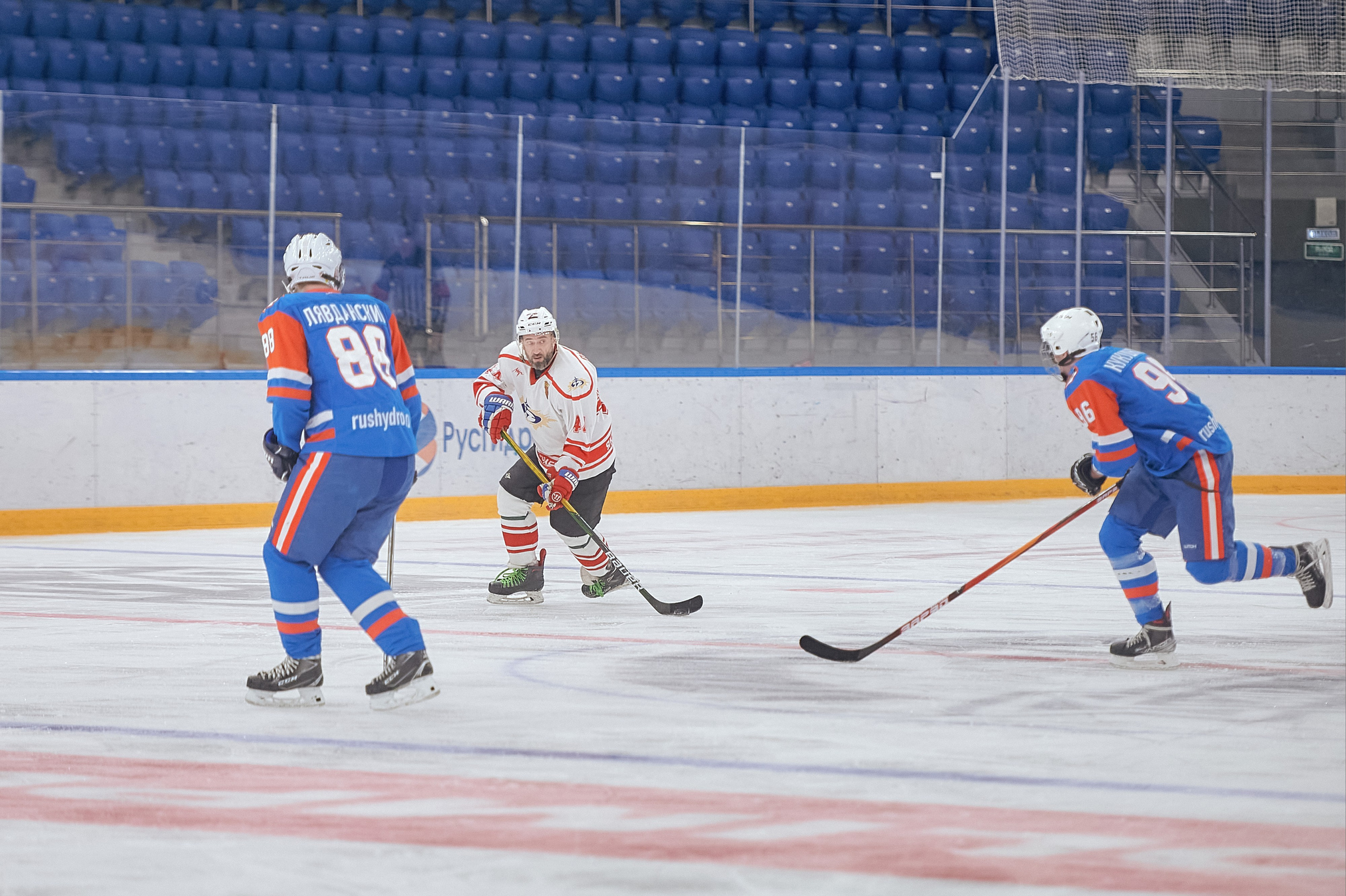 Портфолио репортажной фотосъёмки: Кристалл арена — Хоккей — РусГидро. Фотограф Яковлев Роман — Красноярск