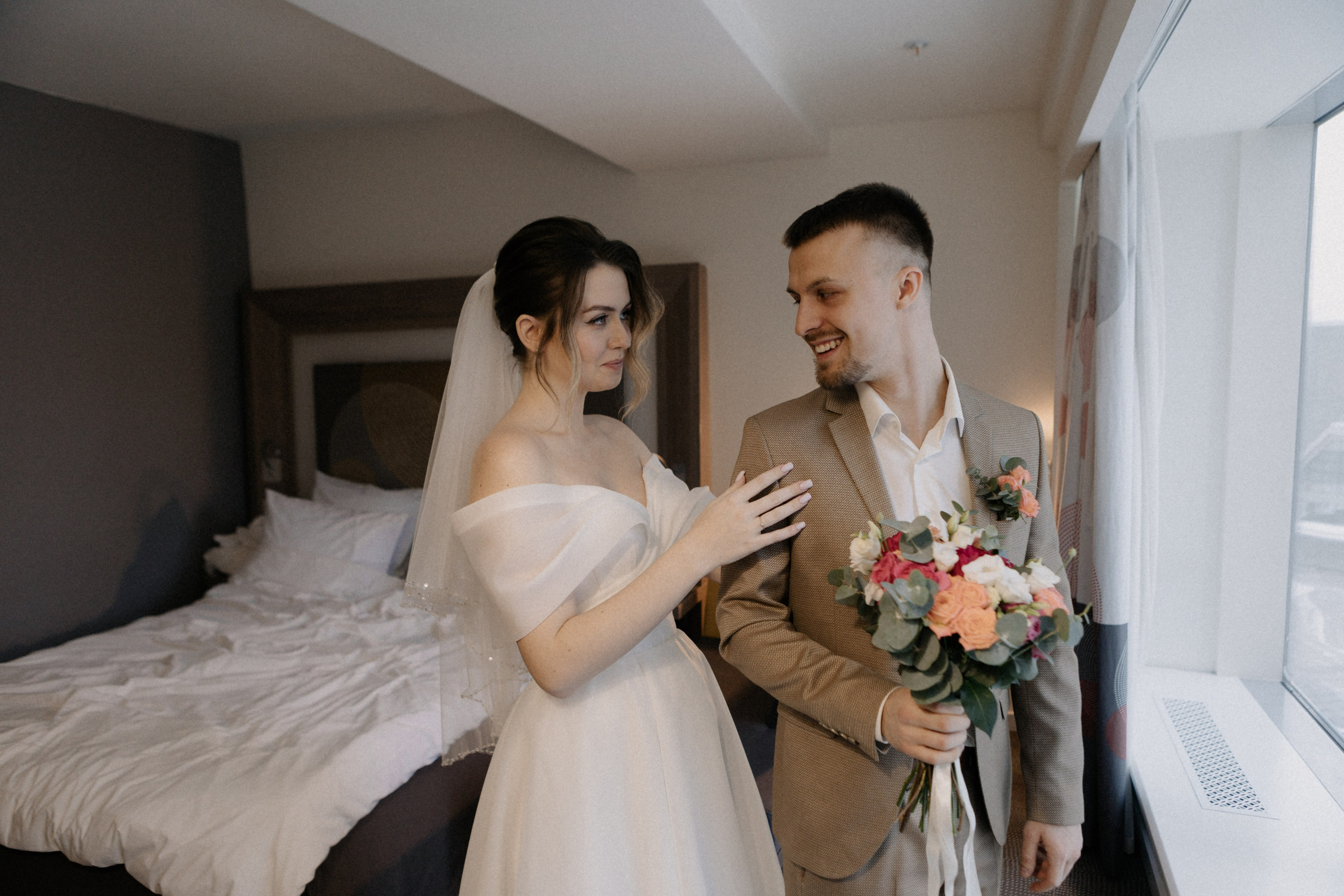 Ксюша и Илья. Утро в отеле роспись в Birds. Свадебный и портретный фотограф в Москве Анастасия Масюк