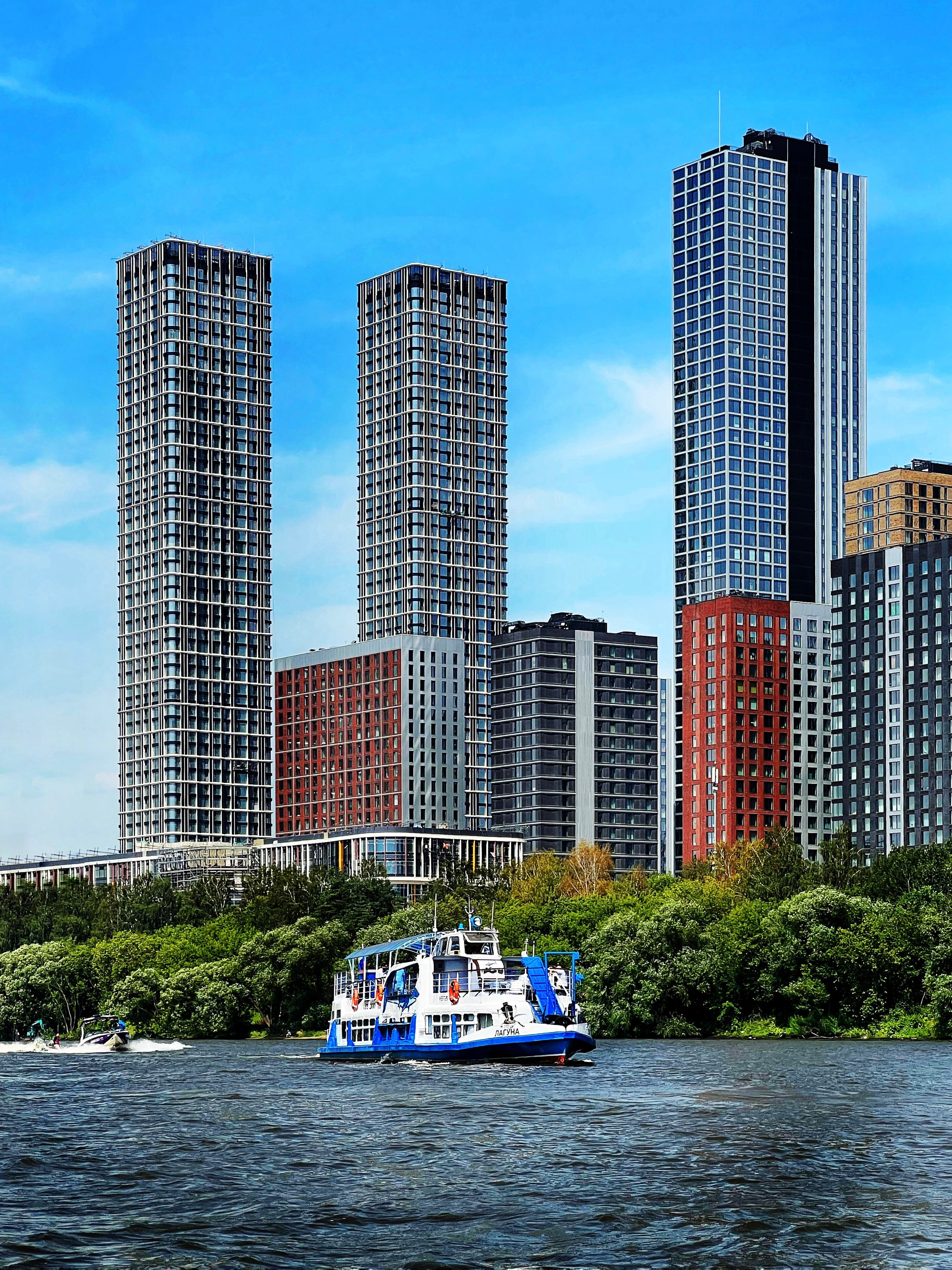 Снято на телефон. Фотография, ретушь, сканирование, восстановление старых фото, интерьерная съёмка, студия. Данилов Александр, Москва