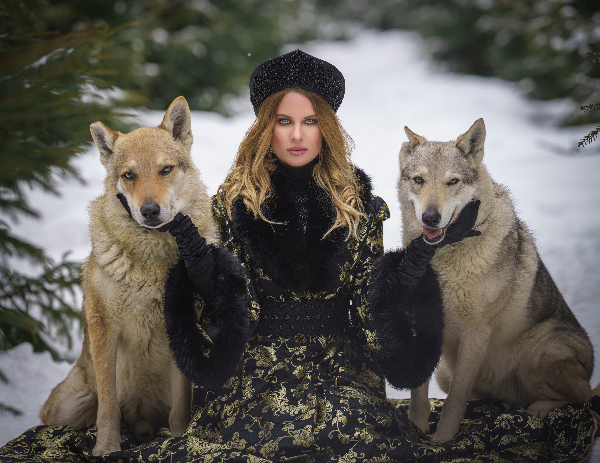 Мила и волки. Фотограф Сергей Танков