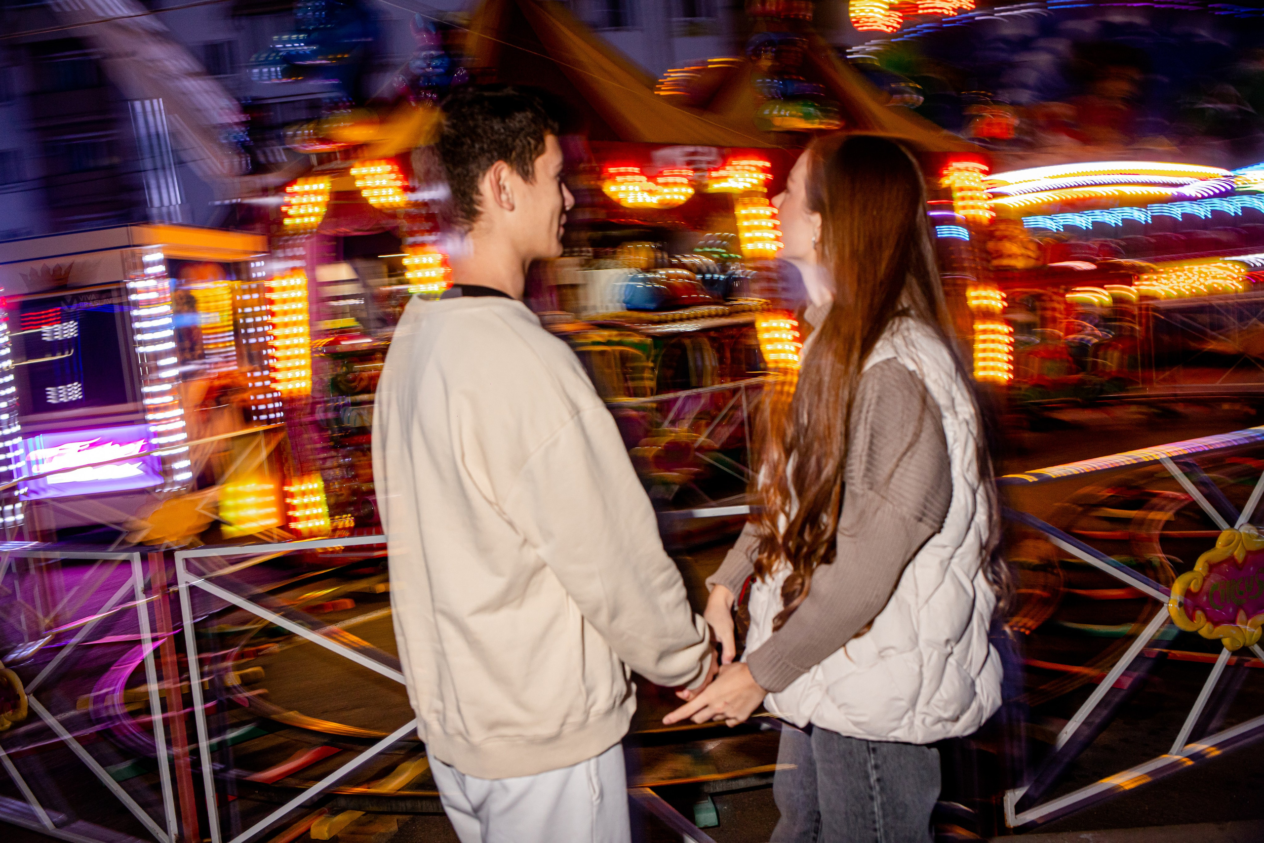 Любовь в парке аттракционов. Свадебный фотограф Кропоткин Краснодар