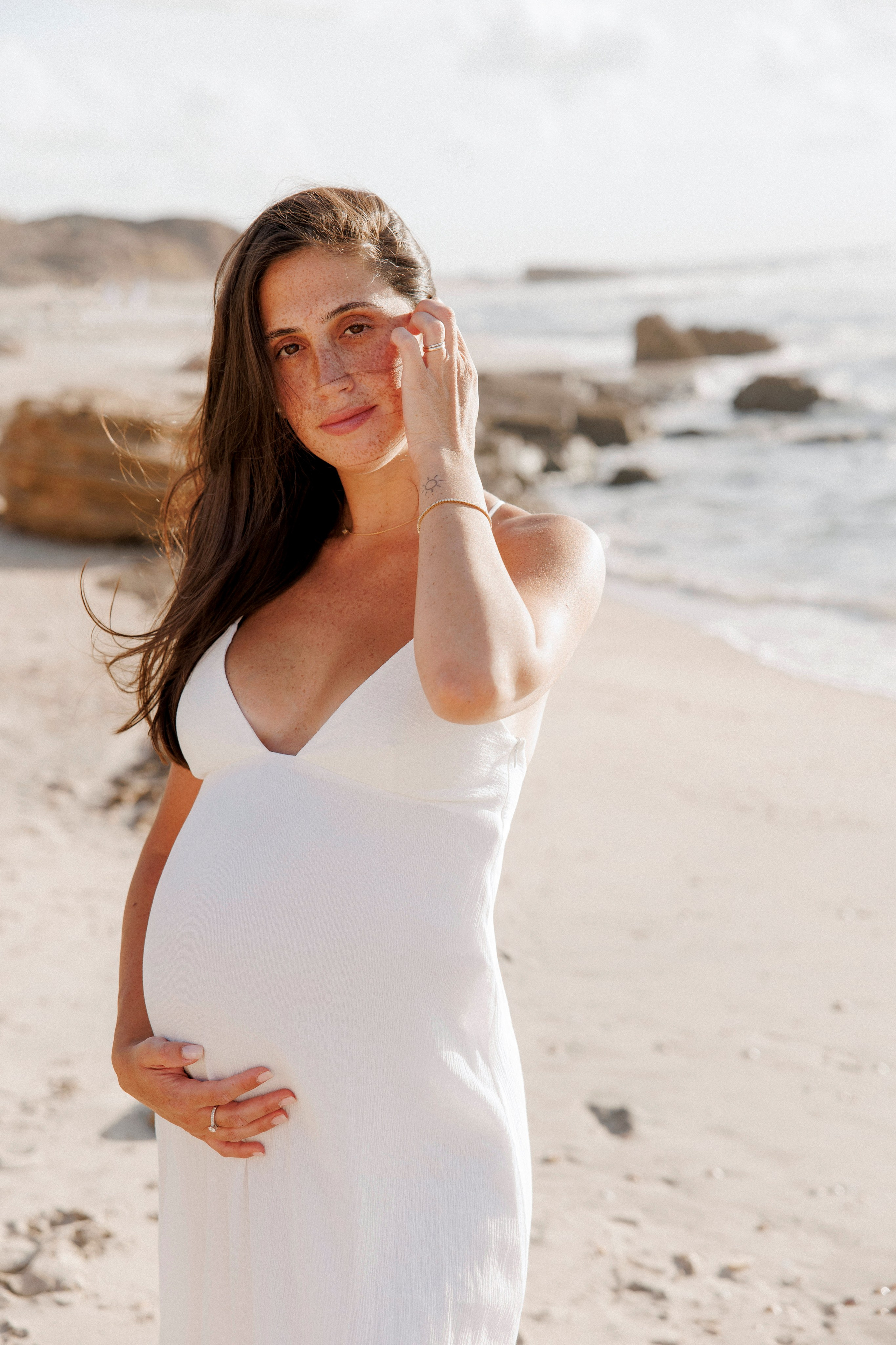 Pregnancy photoshoot near the sea. Wedding and family photographer