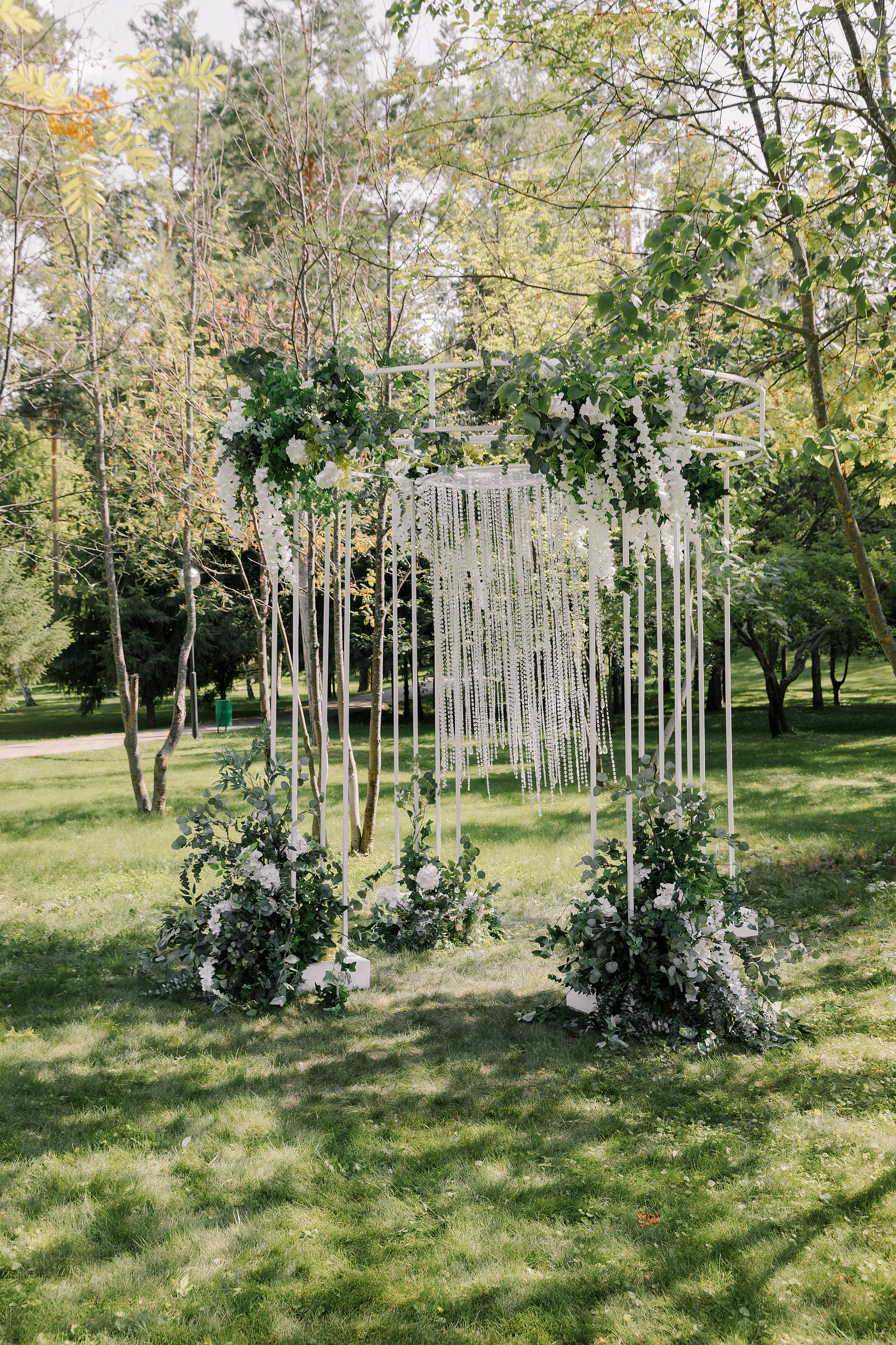 Декор выездной регистрации на природе