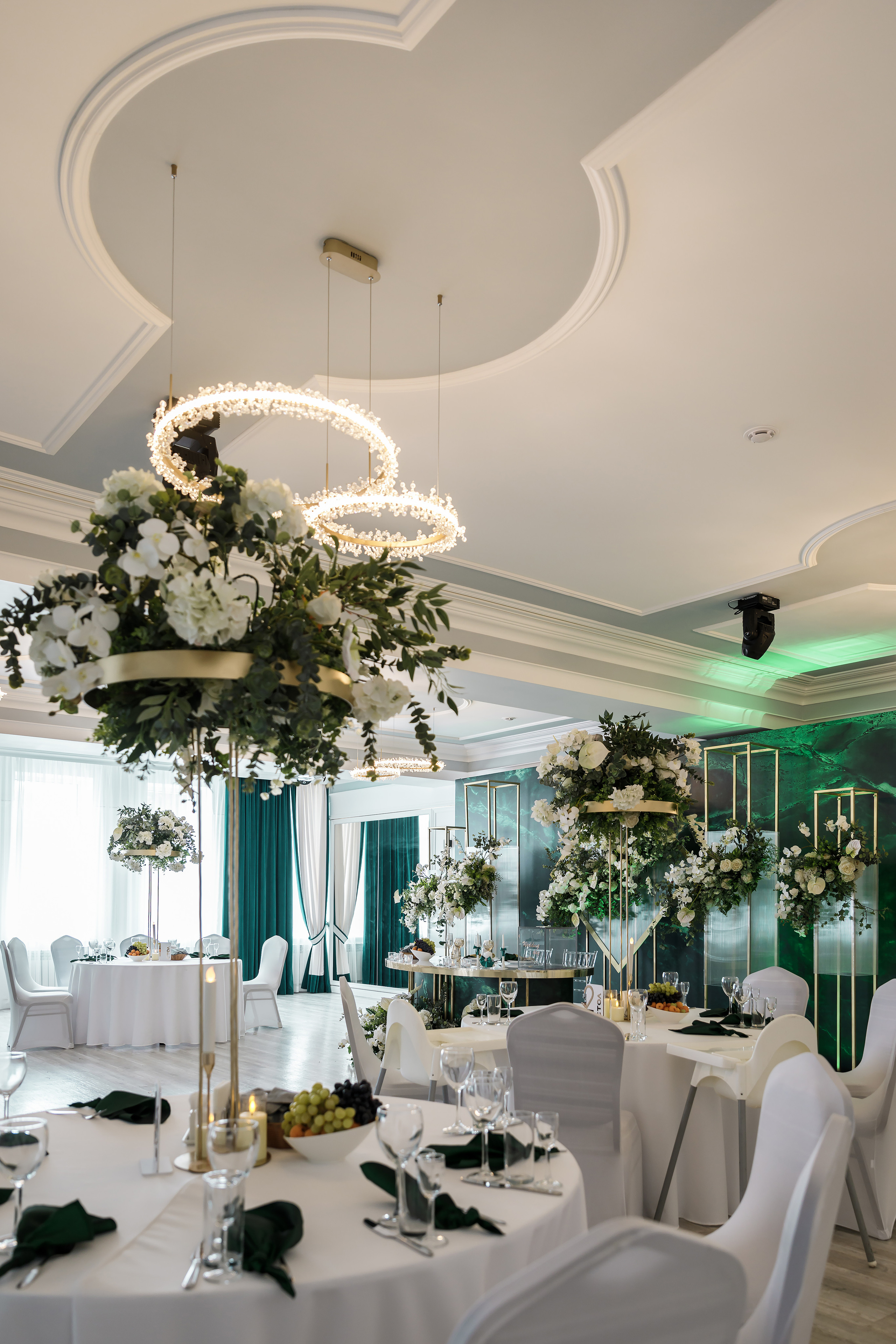 Оформление гостевых столов на свадьбе