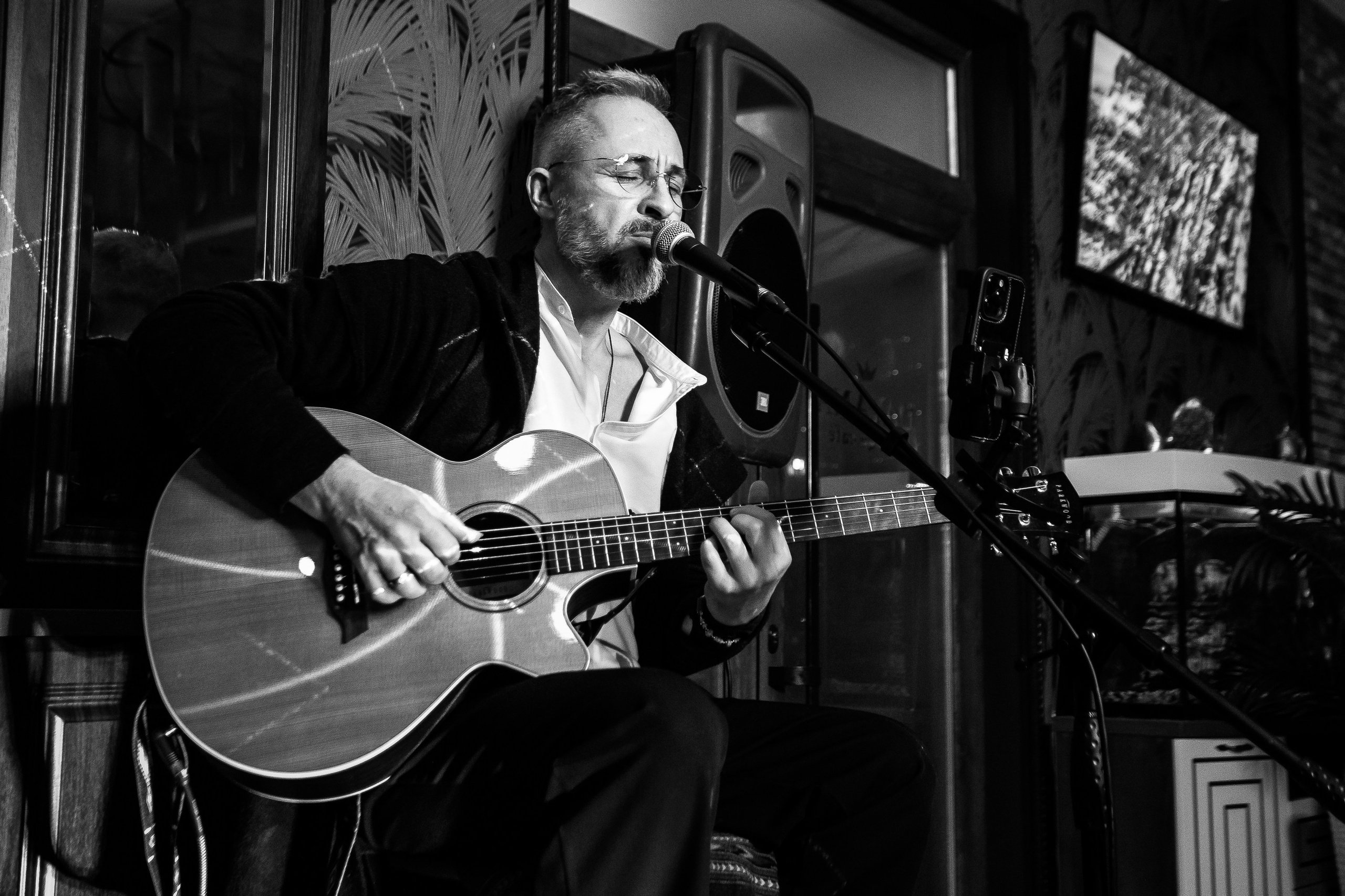 Музыкальные вечера. Квартирник. Александр Конецкий_Чистые пруды_Симферополь_16.02.2025. Аминов Руслан | Фотограф