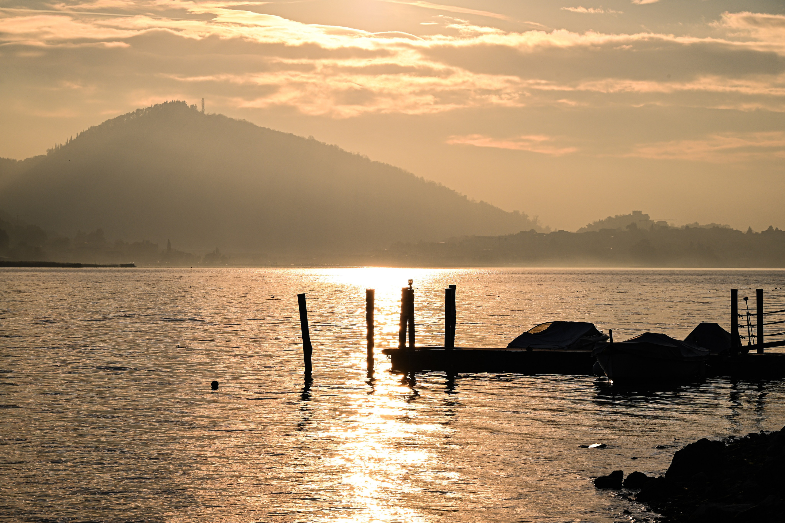 Lago d'iseo and hotel. Фотограф Минск