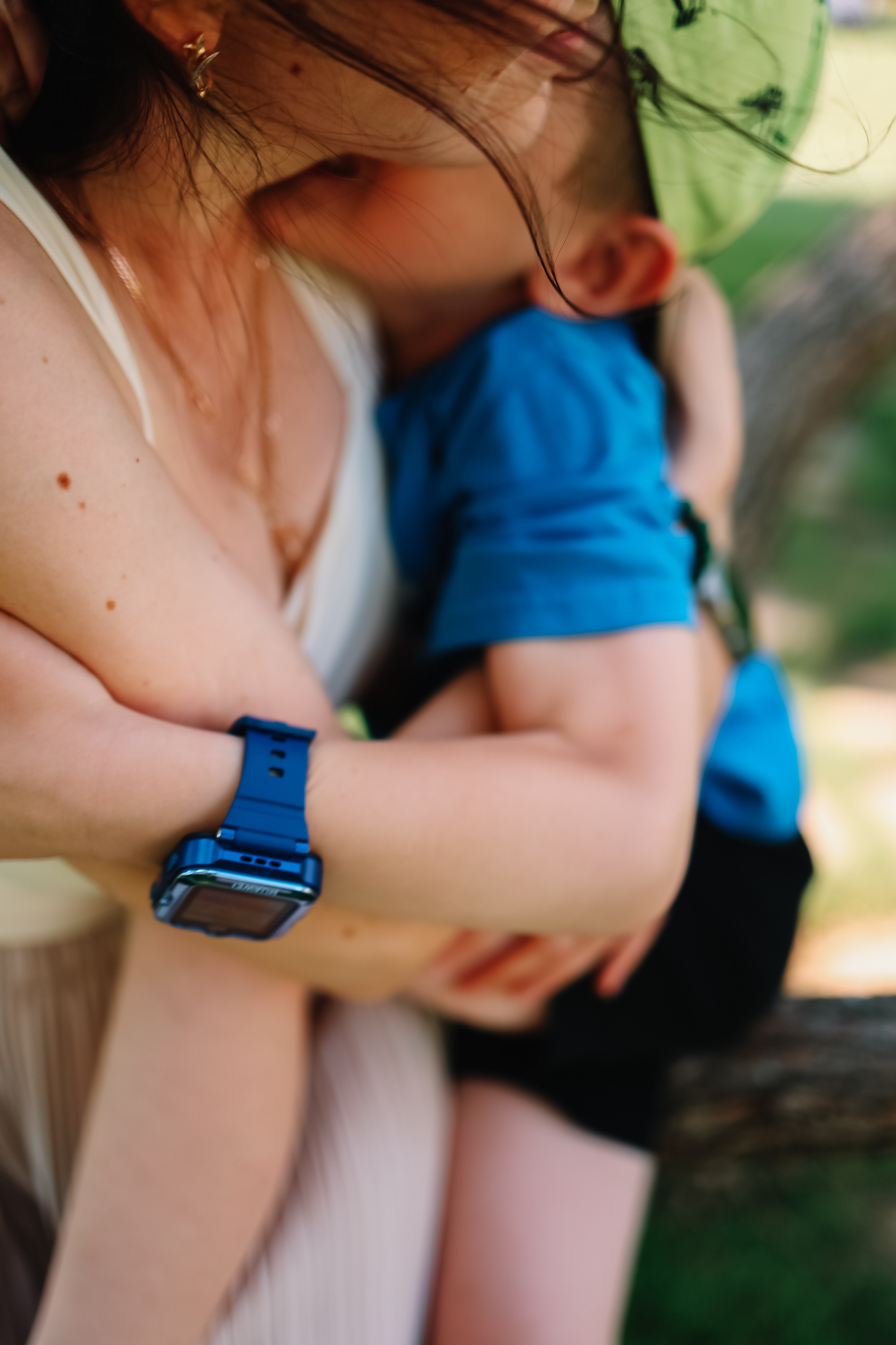 алёна малахова фотограф новосибирск семейный детский домашняя фотосессия в новосибирске день рождения репортажная съёмка фотосессия с лошадьми на конюшне деревня алтай  на природе фотосессия в детском саду мама и сын