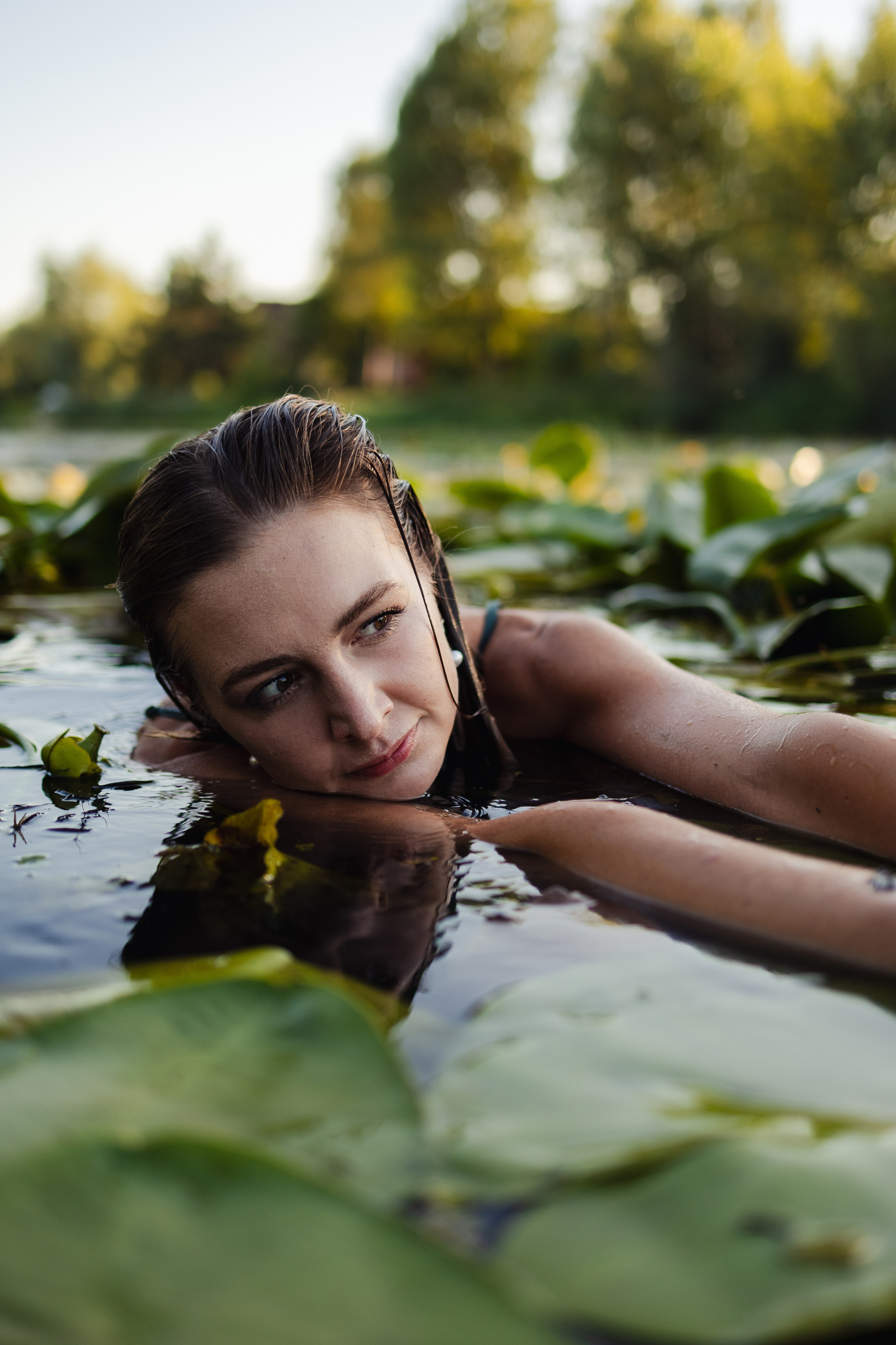 кувшинки женская фотосессия женственность река болото тайна закат русалка нимфа