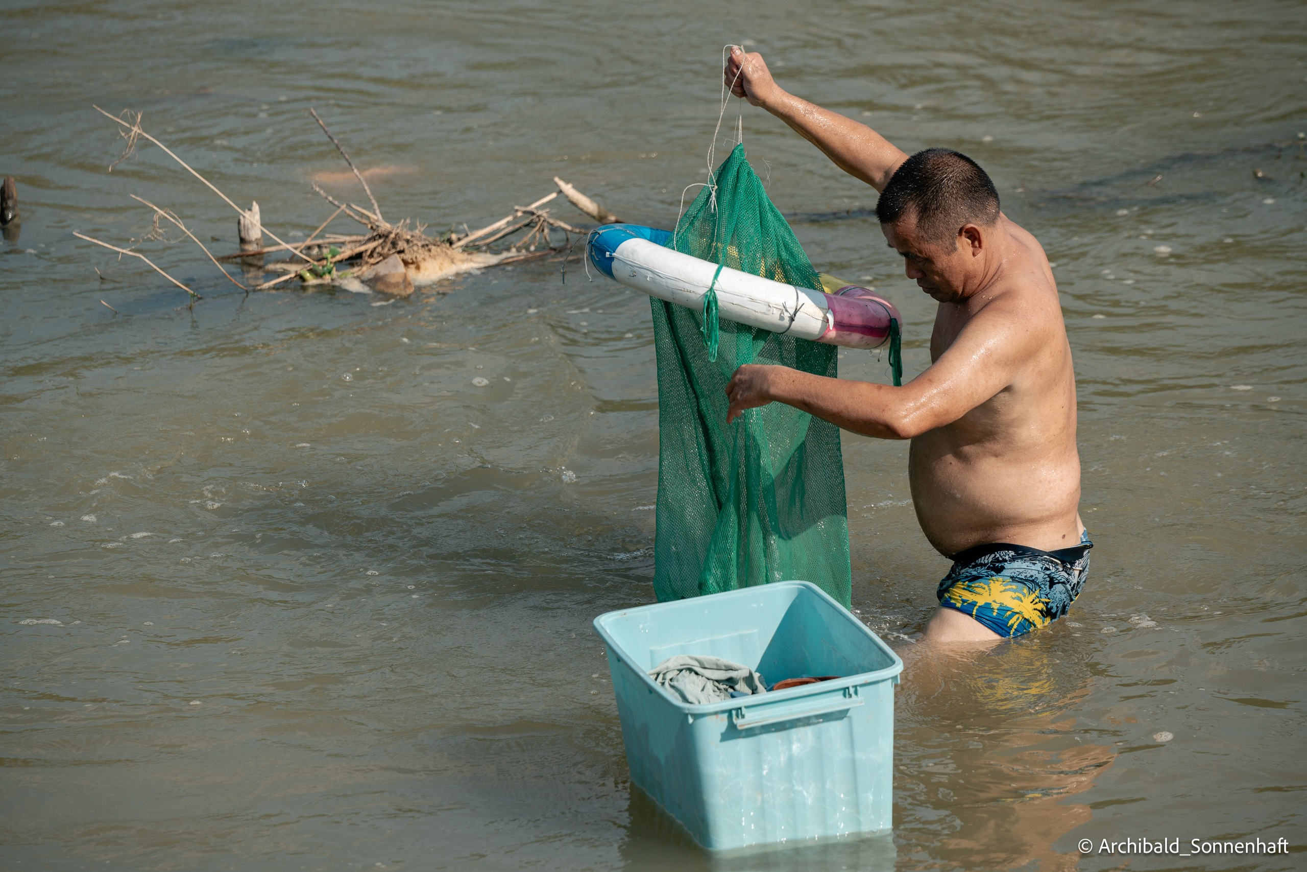 Weekend kayaking trip. Photographer in Guangzhou, China. Archibald Sonnenhaft