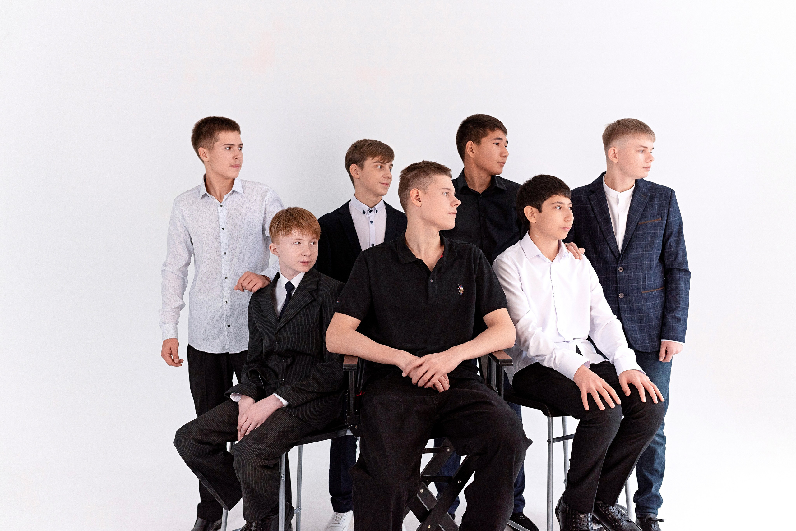 Фотосессия 9 класса в студии Circle для выпускных альбомов в Сургуте