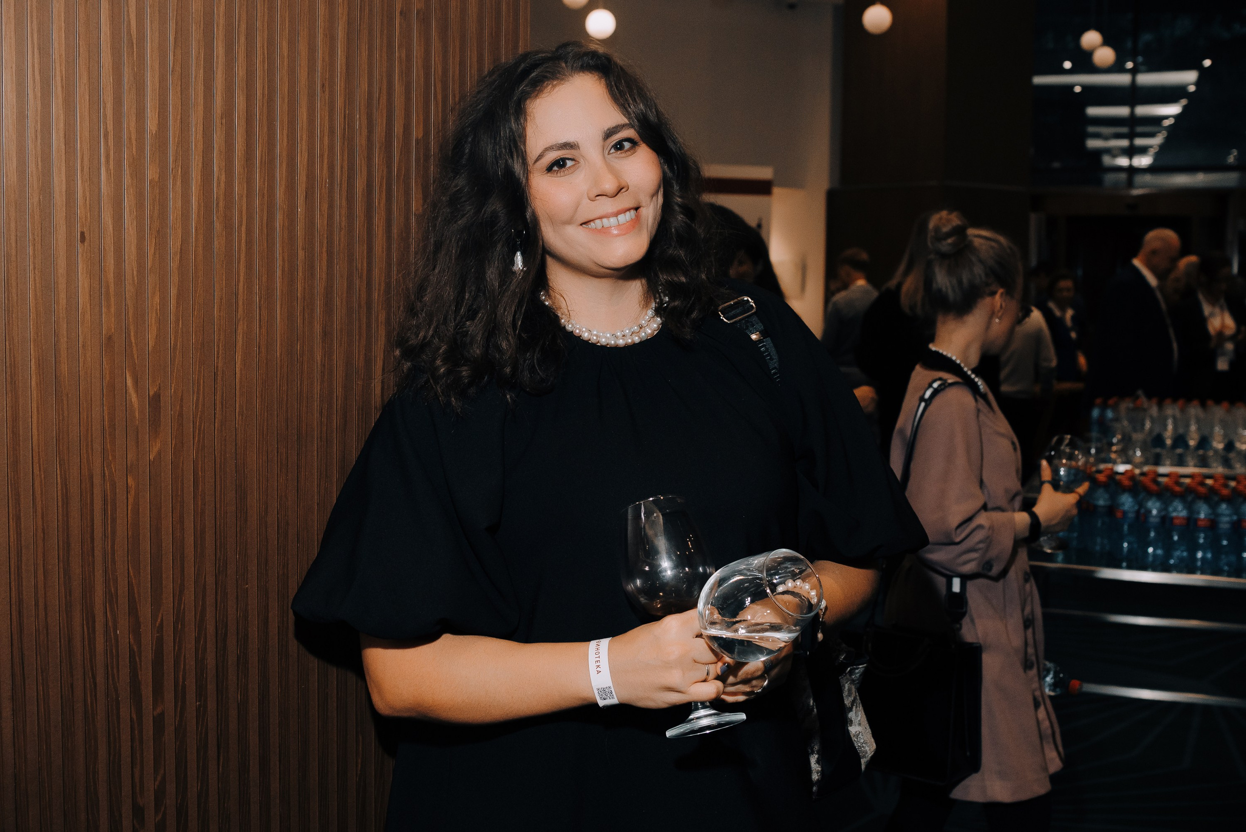 ФЕСТИВАЛЬ ВИНА И КРЕПКИХ НАПИТКОВ МАВТ-ВИНОТЕКА. Репортажный фотограф Зуев Роман г. Челябинск