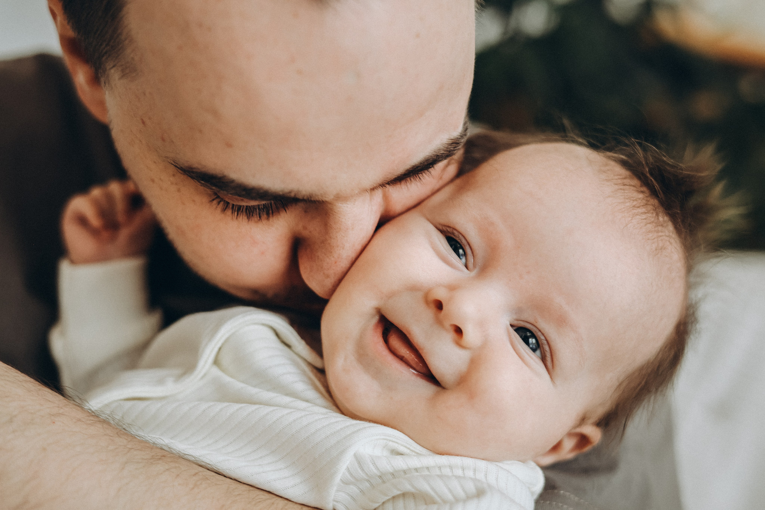 Семейная фотосессия с малышом, с новорожденным, фотосессия в Екатеринбурге, фотосессия в доме, домашняя фотосессия в стиле лайф, фотосессия. Семейный и детский фотограф в  г. Екатеринбурге Холодова Юлия