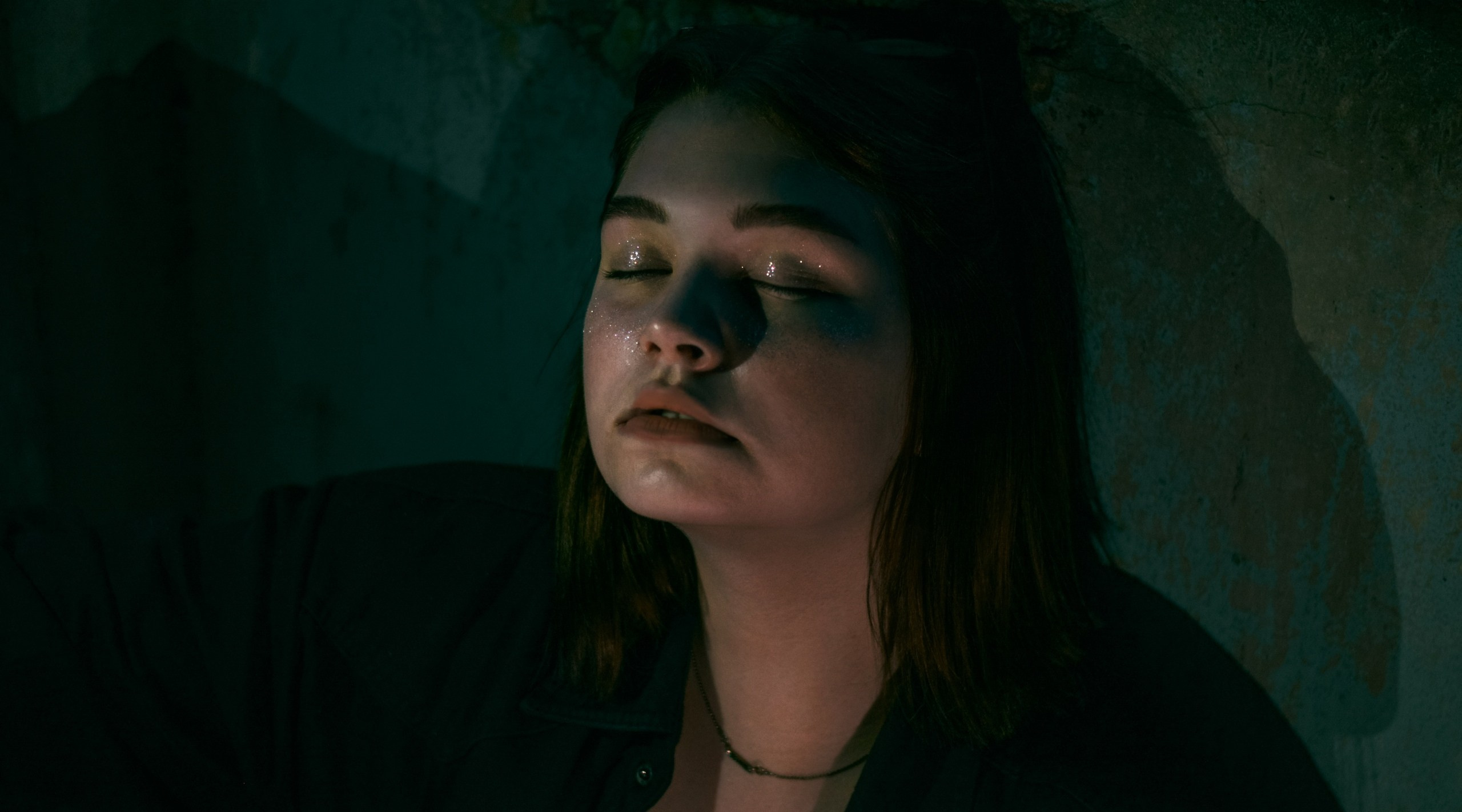 Living in the shadows. Лиза, ваш портретный и репортажный фотограф в Ульяновске!