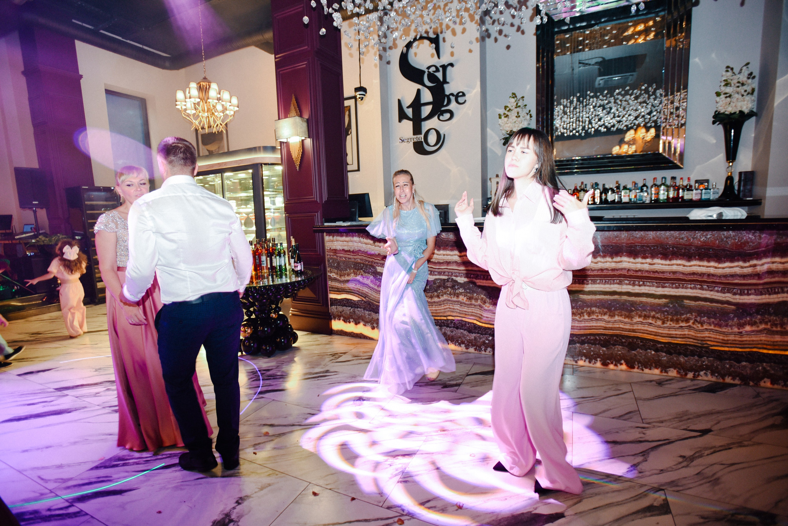 Виктор и Ангелина Банкет на 100 гостей Ресторан Segreto. Фотограф Лола Волна, город Москва