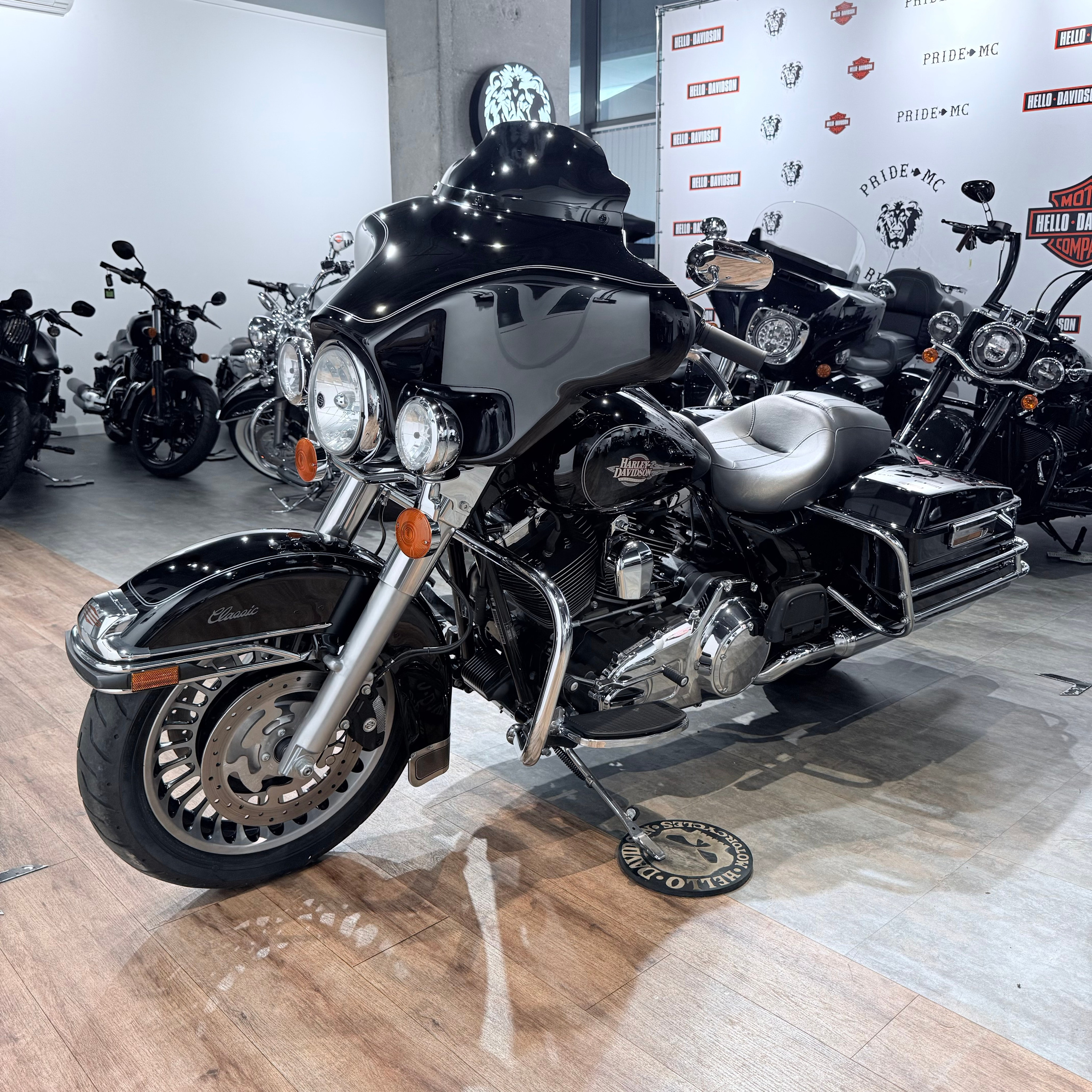 2010 Street Glide АВS Vivid Вlаck. Hello Davidson, Москва. Только хорошие мотоциклы…
