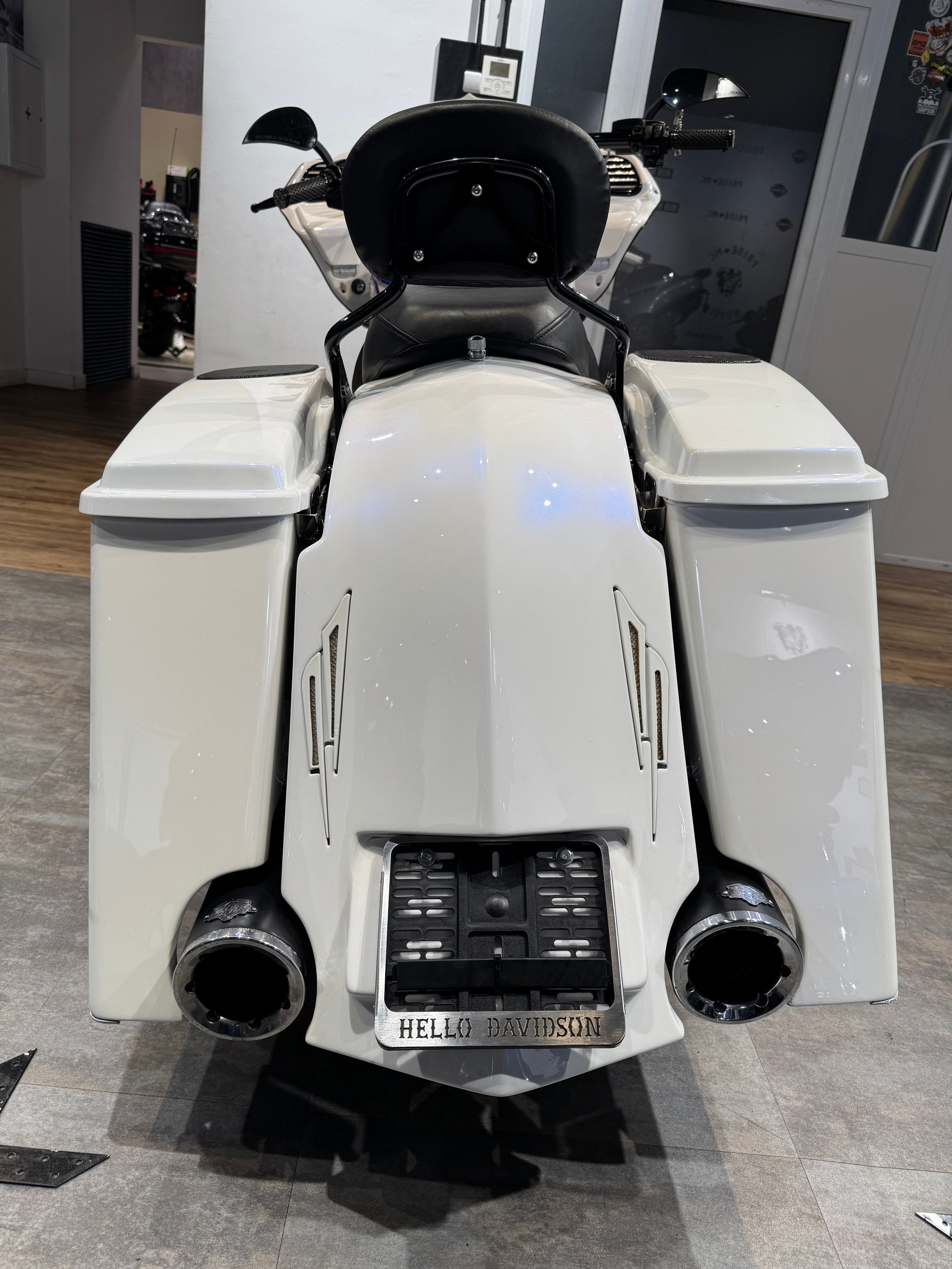 Мотоциклы Harley-Davidson Road Glide 103 White Power (Touring)  — купить мотоцикл. Hello Davidson, Москва. Только хорошие мотоциклы…