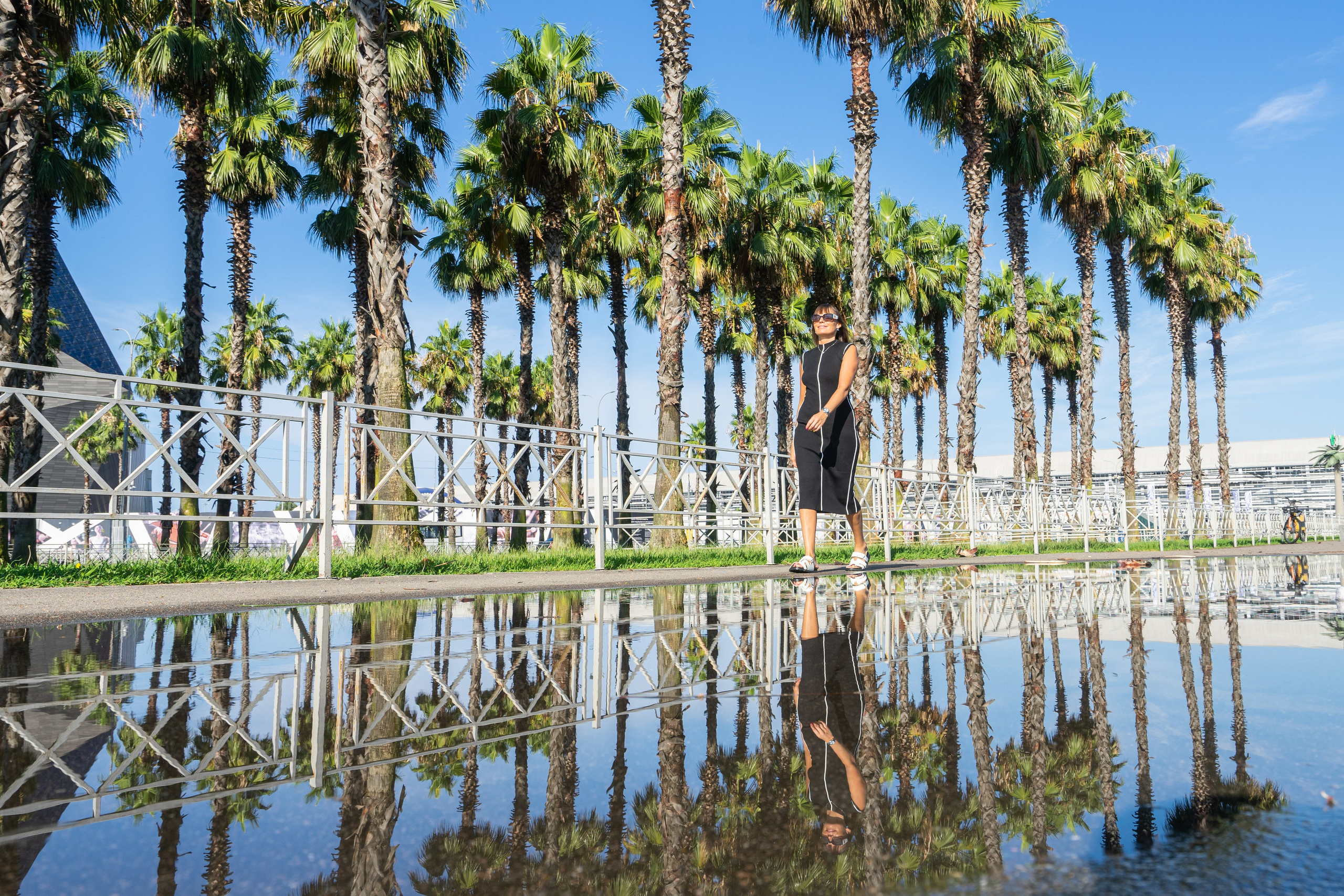 Фотосессия Юлии на море и на пальмовой аллее в Сириусе. Фотограф в Сочи Тиунова Маргарита и Тиунов Евгений