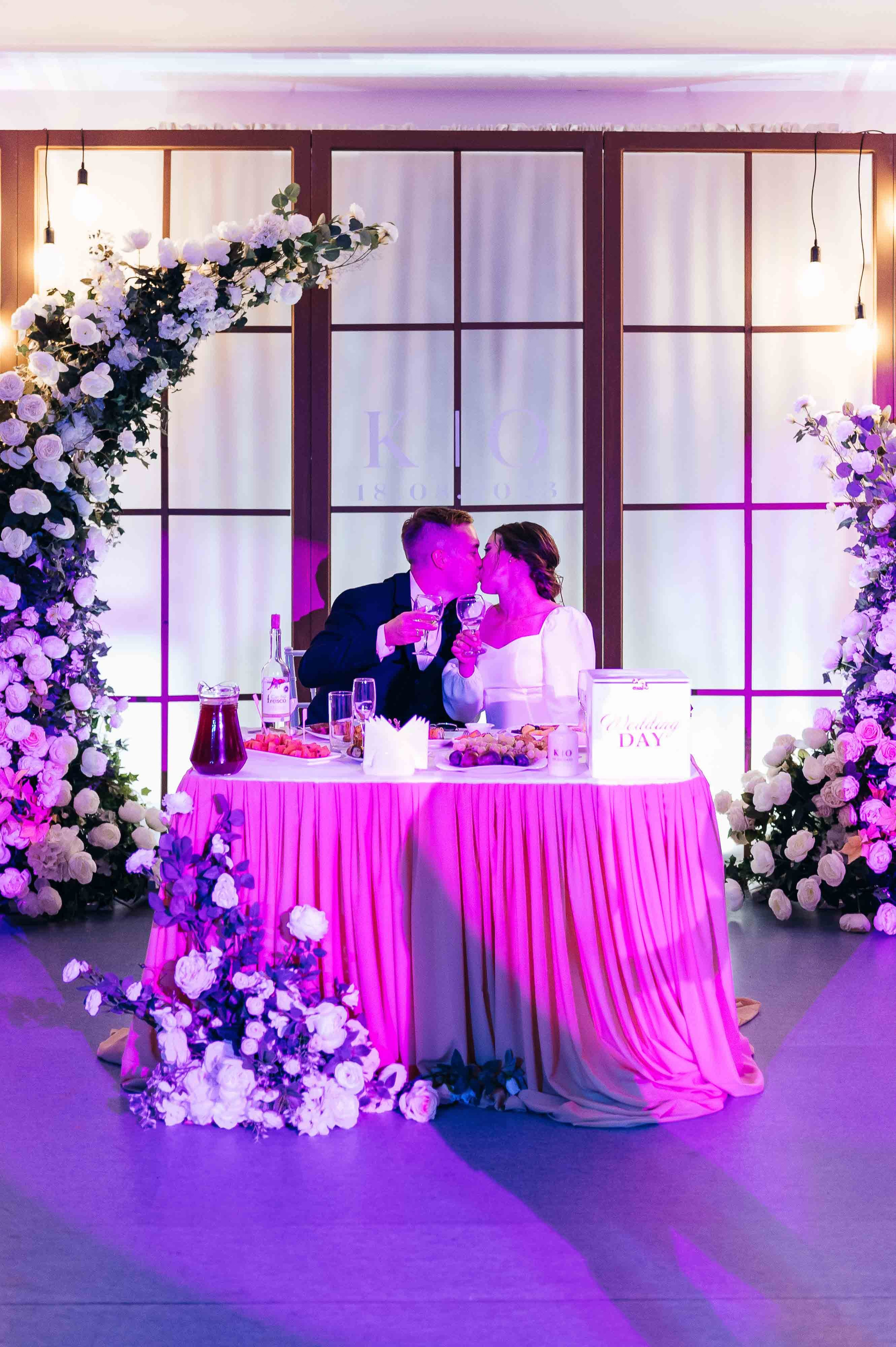 Совместные сборы в отеле. Свадебный и семейный фотограф в Котласе Никита Попов