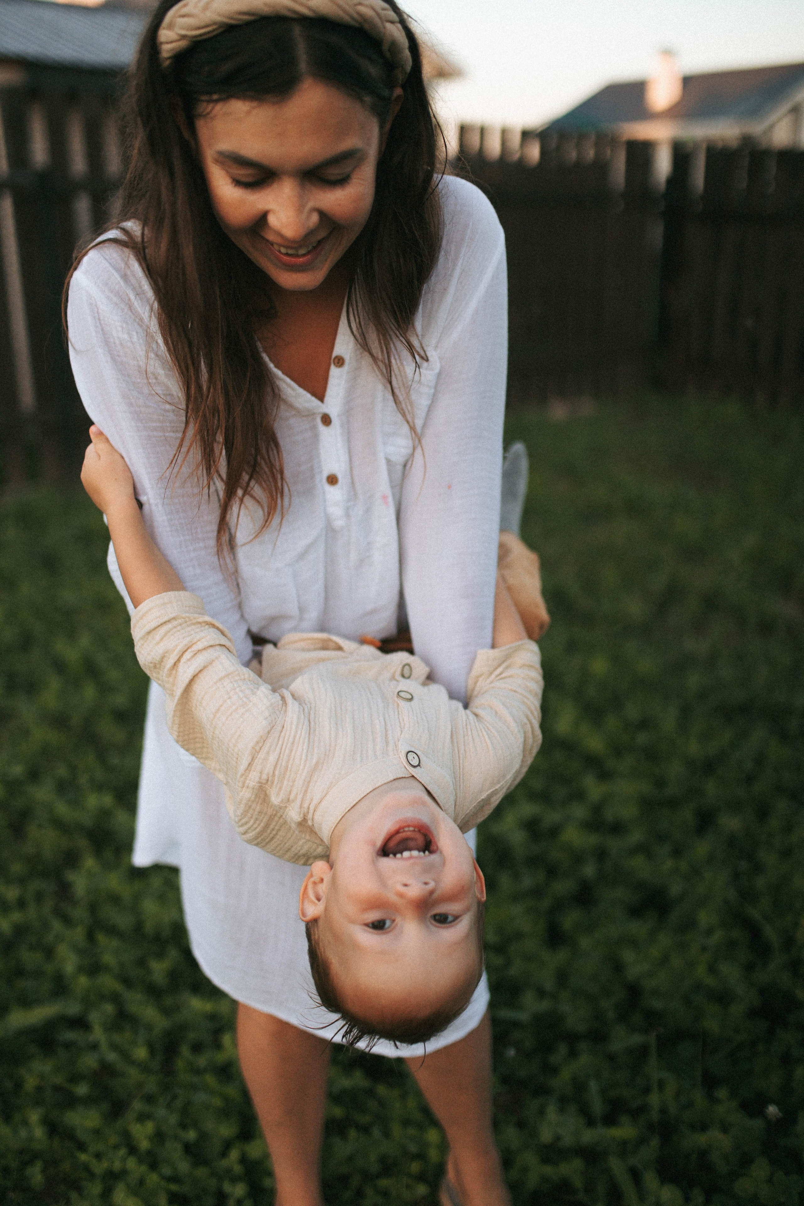 Во дворе своего дома. Свадебный и семейный фотограф в Нижнем Новгороде