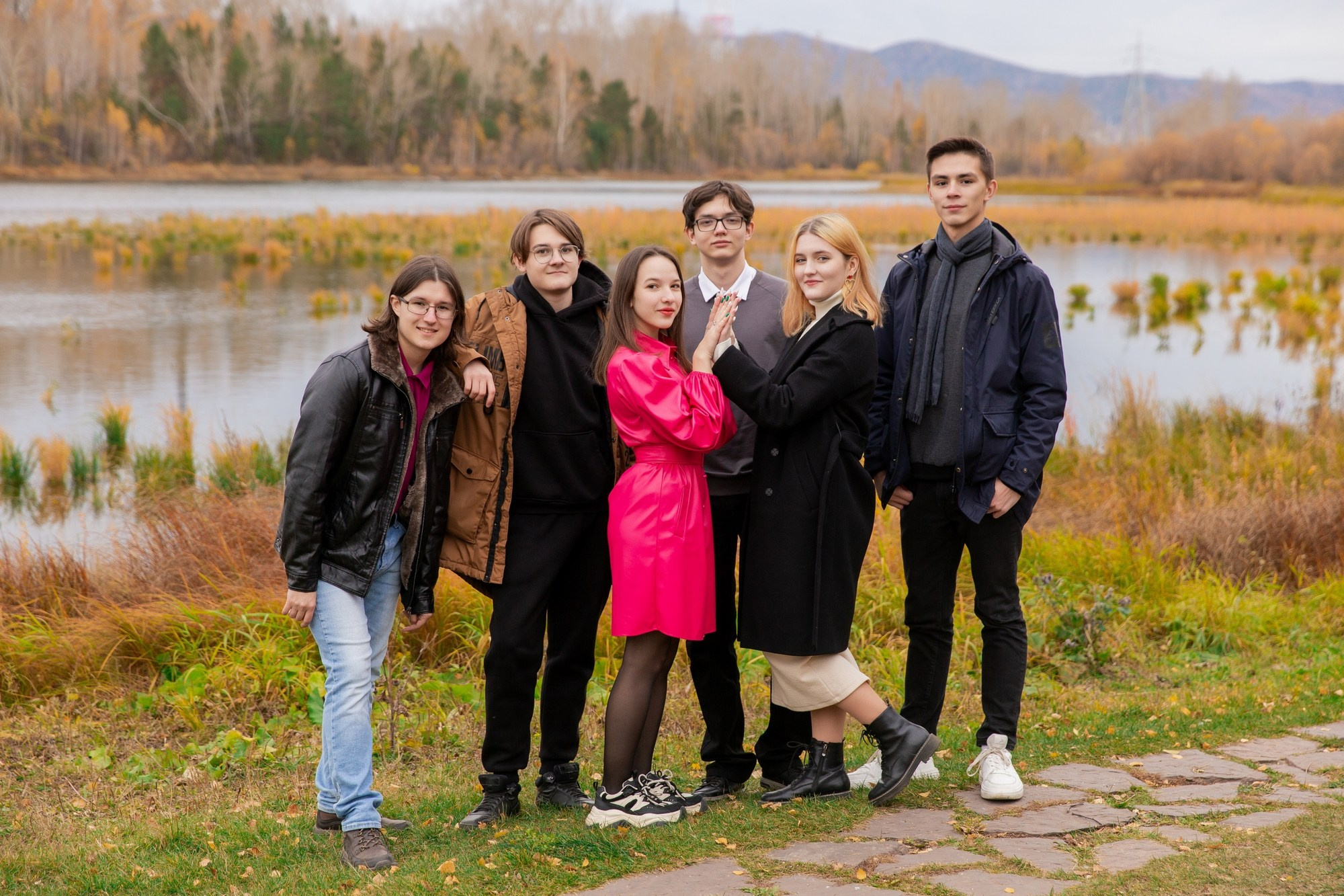 Осенняя фотосессия для выпускного альбома 11а класса 8 гимназии. СИГМА | Студия выпускных альбомов Красноярск