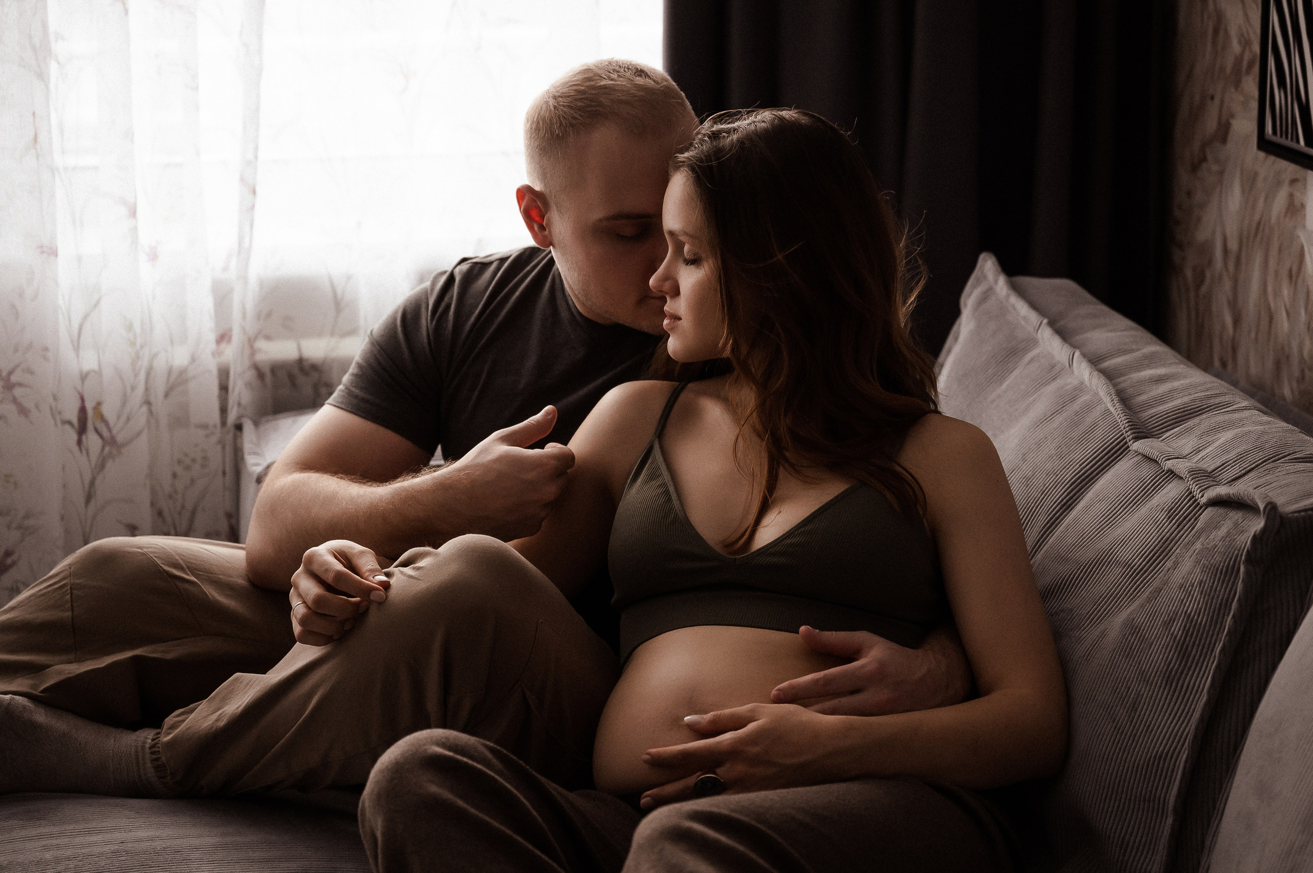 Домашняя фотосессия, съемка беременности дома, фотосессия беременности, беременность, идеи для съемки беременности дома, образ на фотосессию беременности, позы для беременной съемки, чувственная фотосессия беременности, съемка деталей, семейный фотограф в Нижнем Новгороде, беременная фотосессия в Нижнем Новгороде, фотограф беременности в Нижнем Новгород