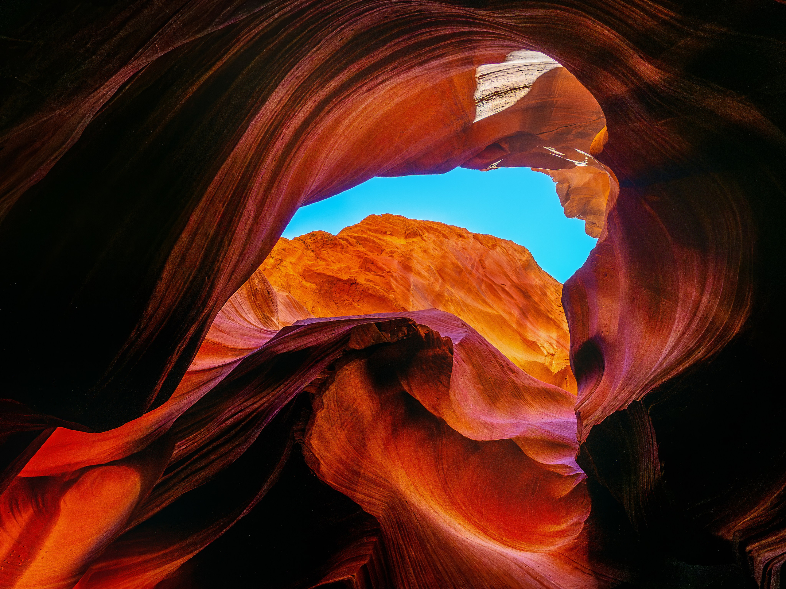 Antilopa canyon (USA). Serge Sadov about landscape, cityscape, travel