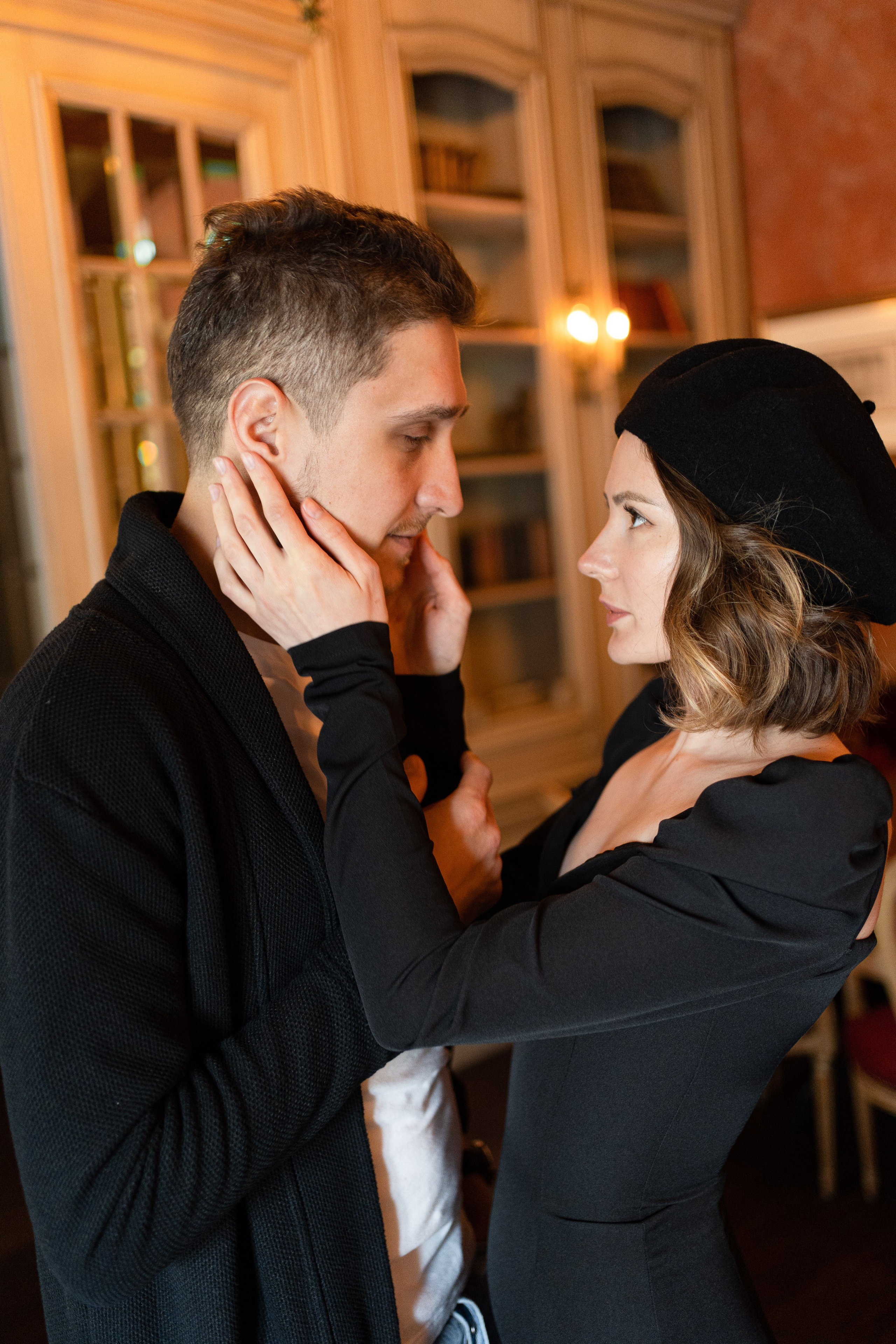 Парижская мелодия II. Главная